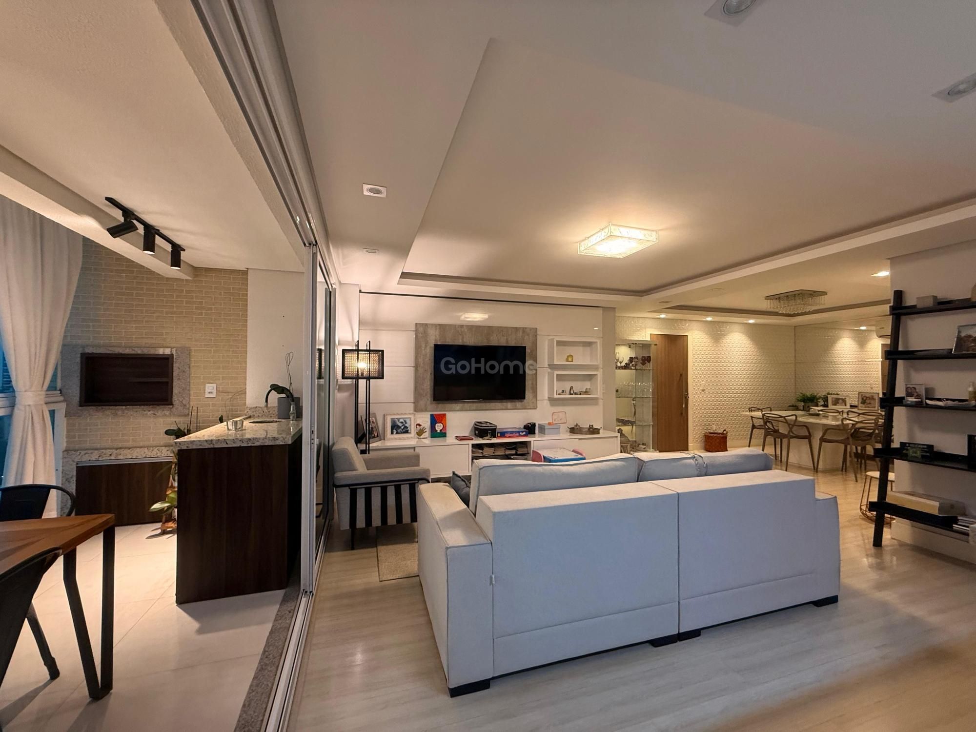 Apartamento Semimobiliado com 3 dormitórios