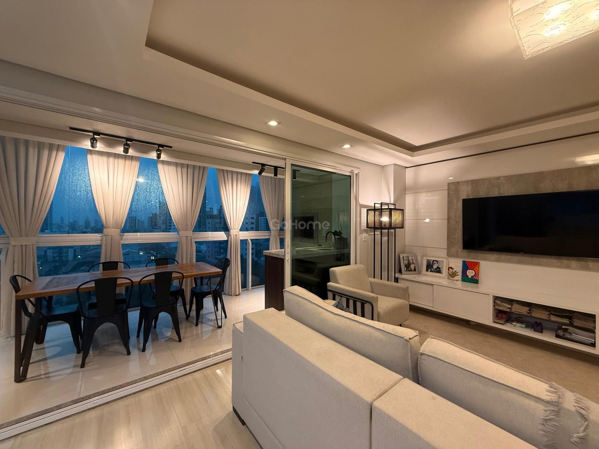 Apartamento Semimobiliado com 3 dormitórios