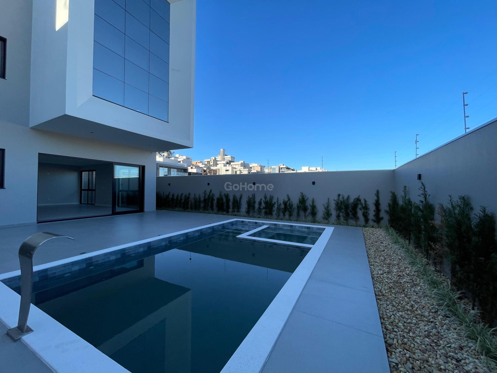 3656 – Casa de Luxo no Jardim Europa: Conforto, Lazer e Segurança