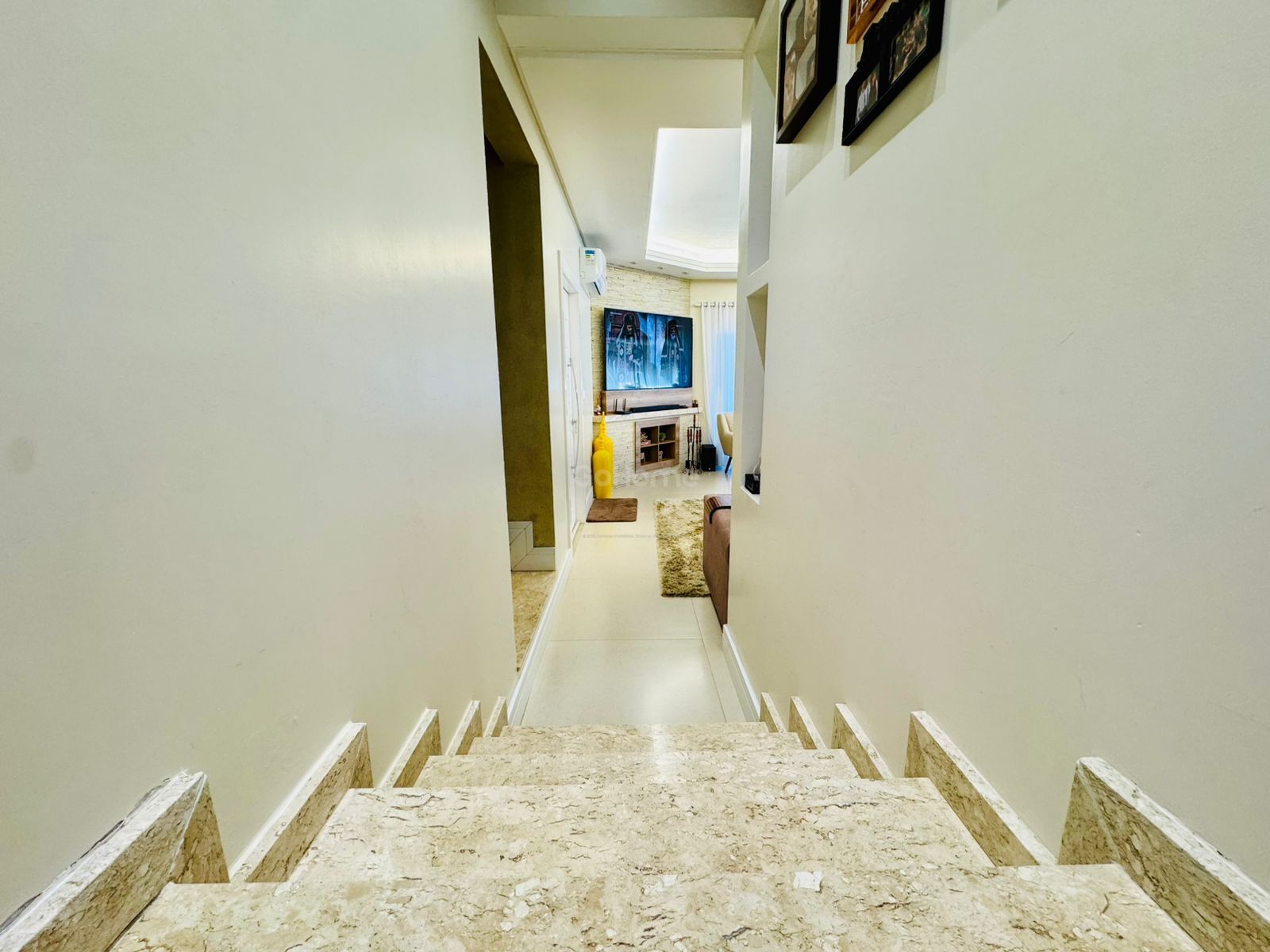 Casa em Condomínio Fechado Semimobiliada