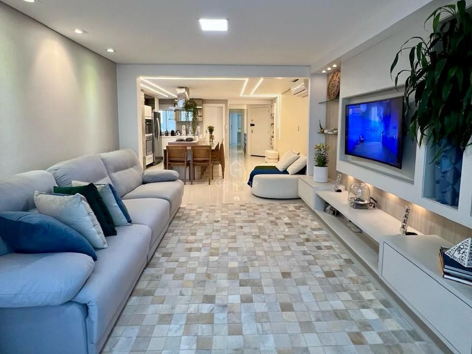 4367 – Apartamento semimobiliado com 2 suítes e 3 vagas no Centro de Chapecó