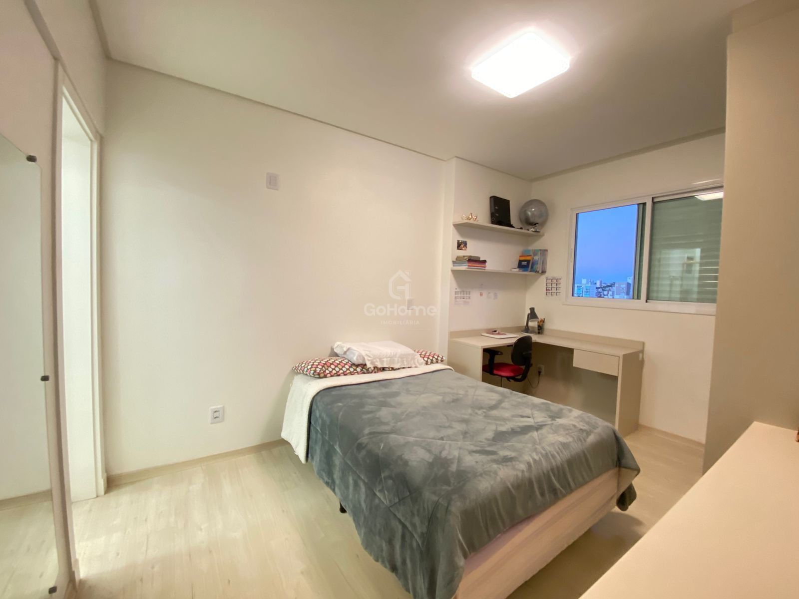 3343 – Apartamento semimobiliado 3 quartos 3 suítes 2 vagas Centro