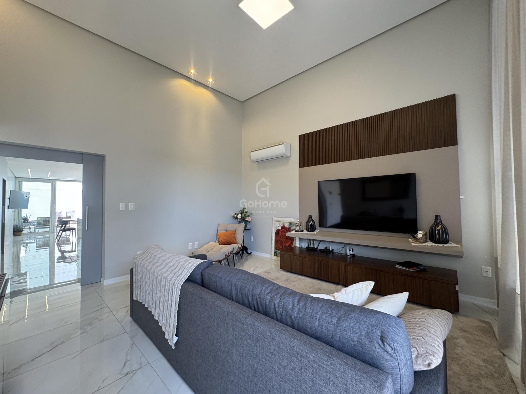 Casa semimobiliada no Paraíso com piscina, 2 suítes e closet
