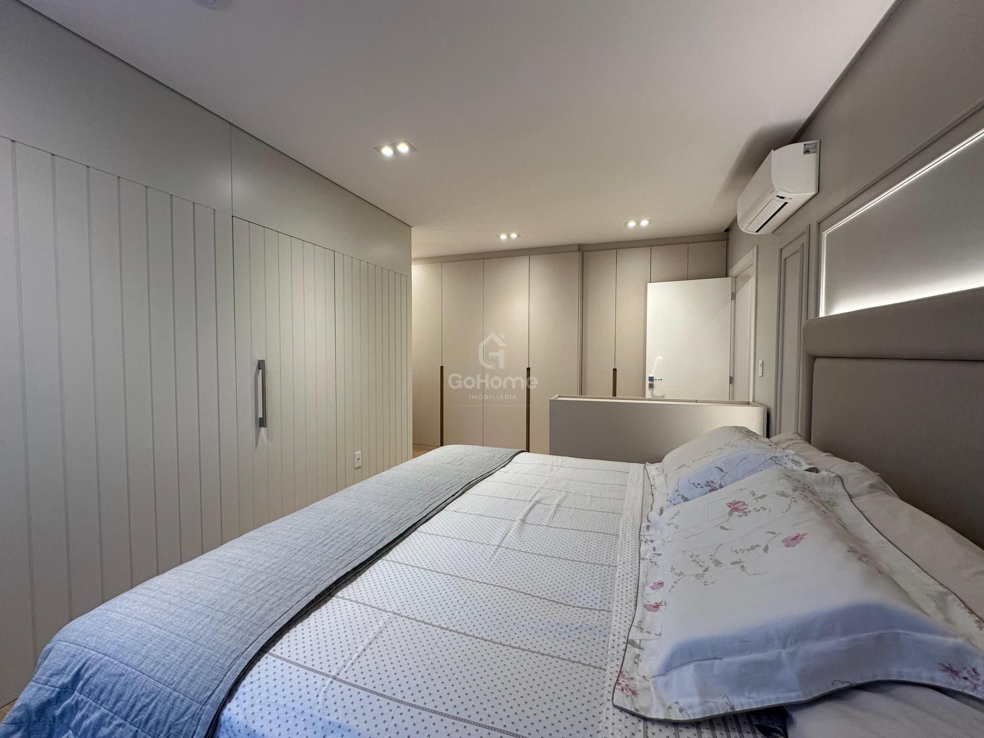 Apartamento Semimobiliado à Venda no Centro