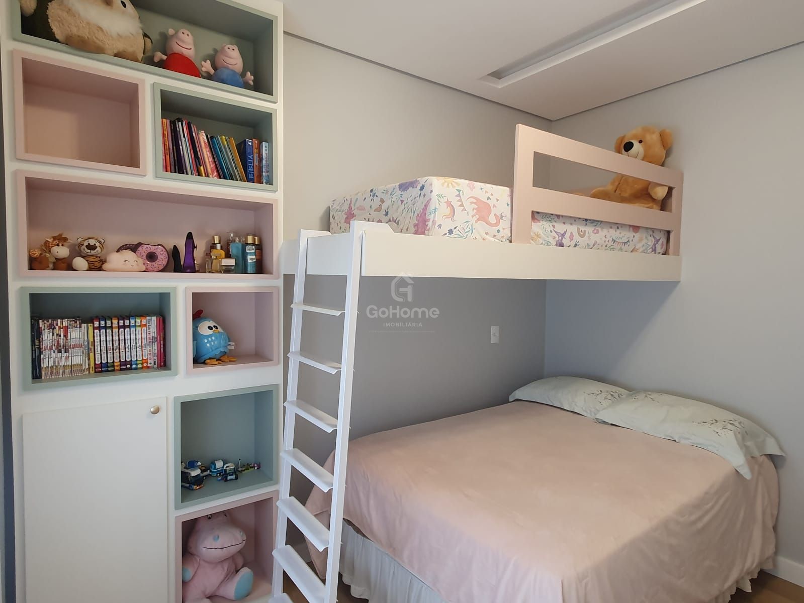 3827 – Casa semimobiliada com piscina e área gourmet no Bouganville Residence