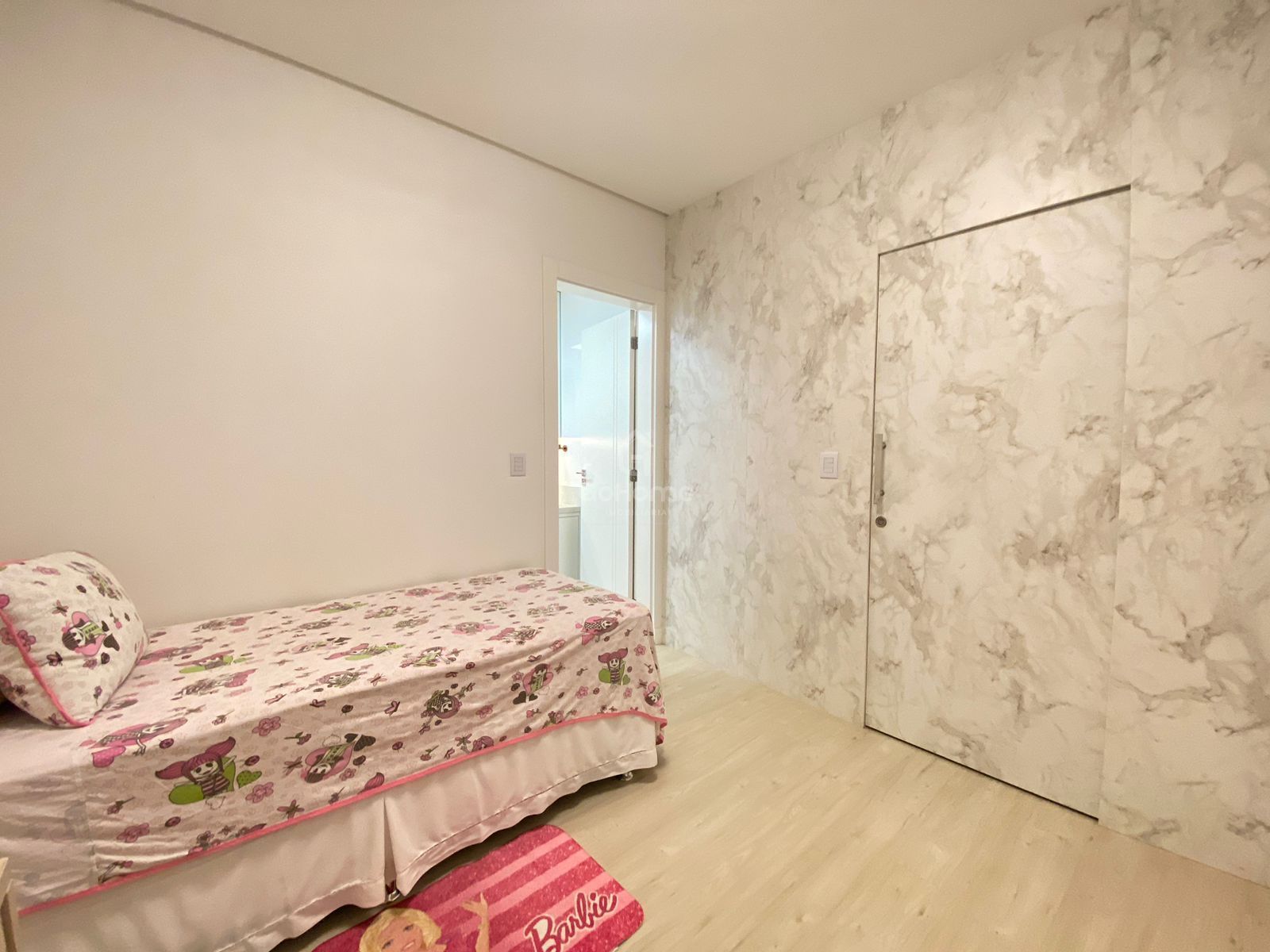 3343 – Apartamento semimobiliado 3 quartos 3 suítes 2 vagas Centro