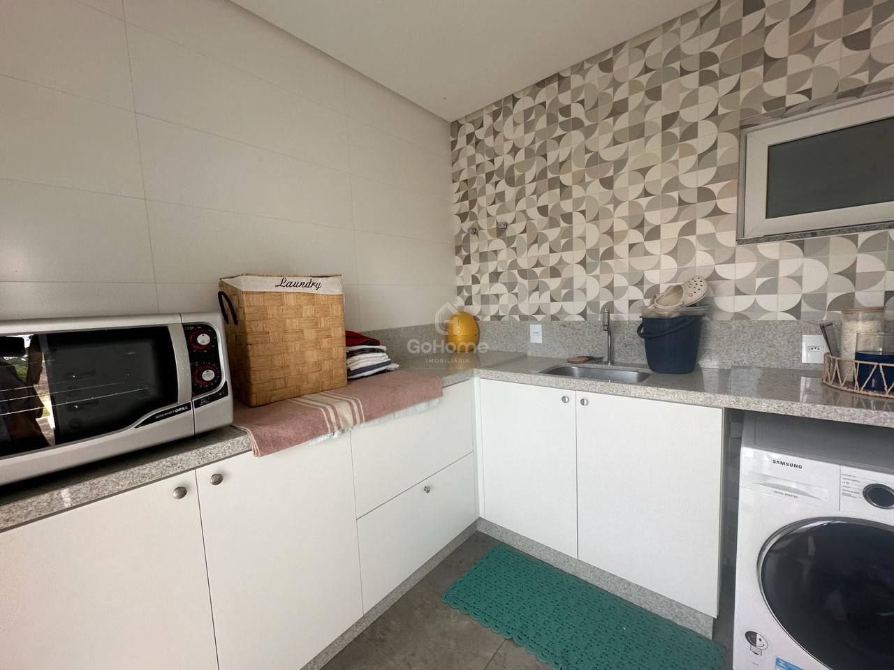 Linda casa em Condomínio Fechado