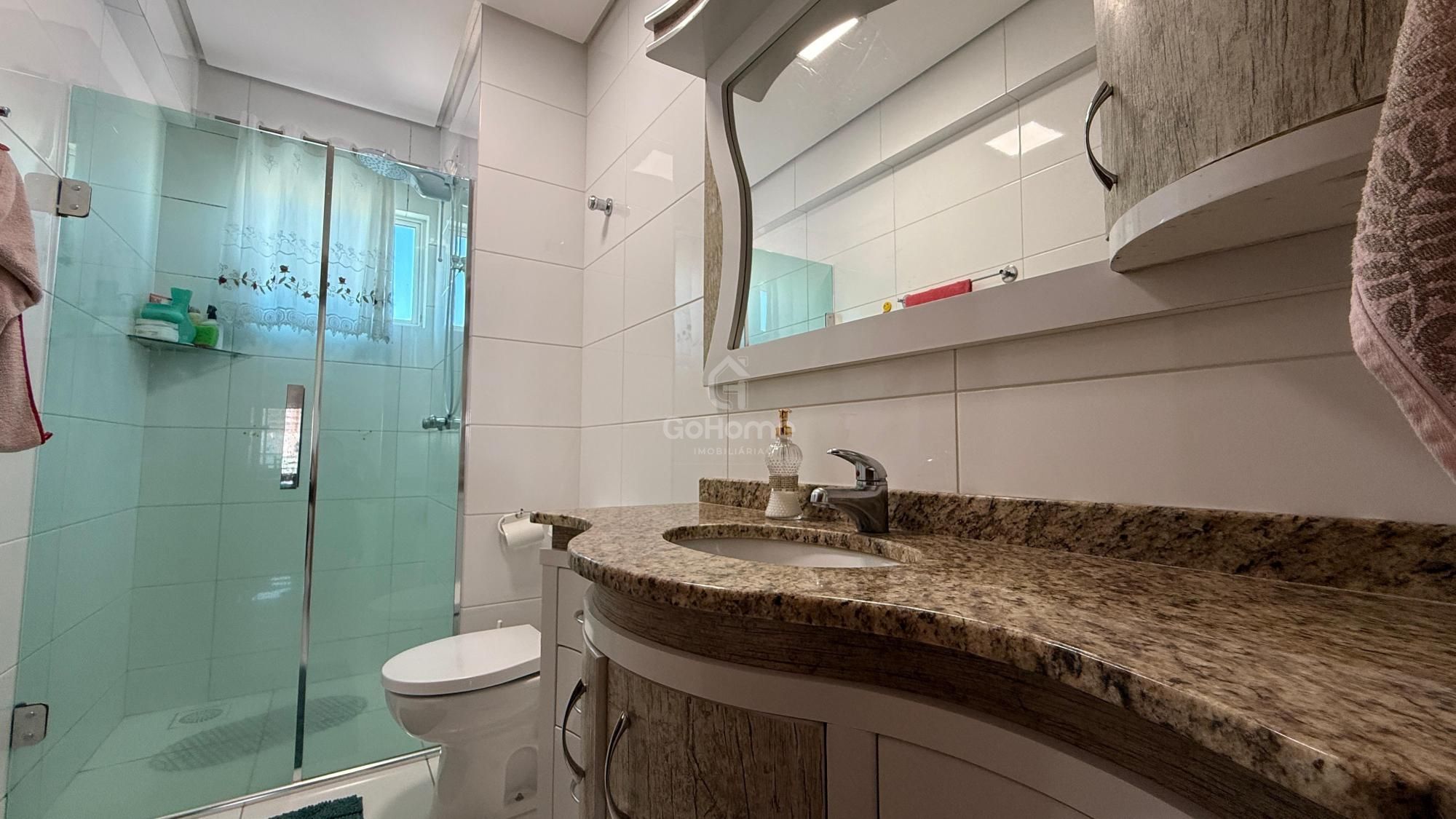 Apartamento Semimobiliado com 4 dormitórios