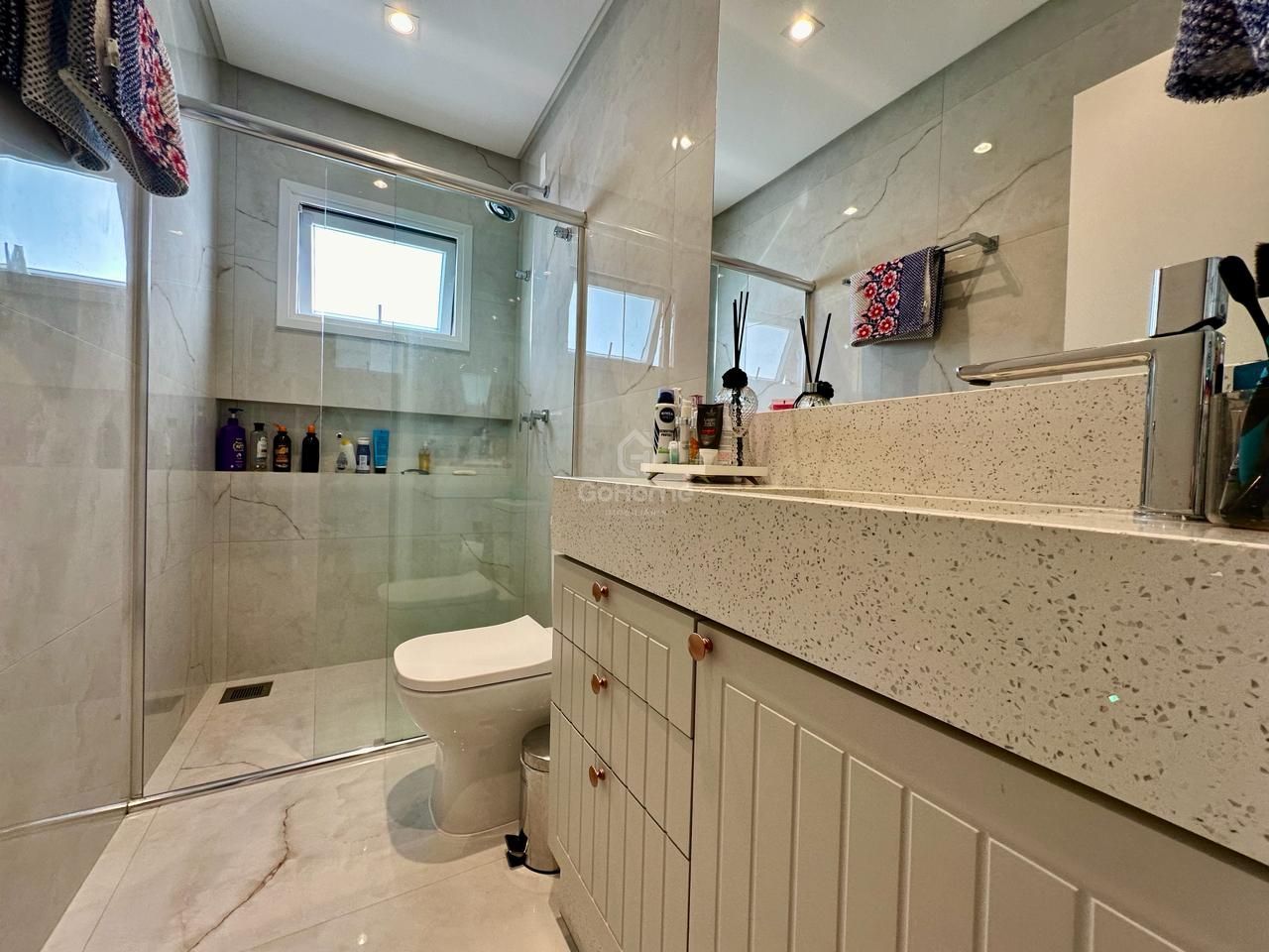 Linda casa em Condomínio Fechado
