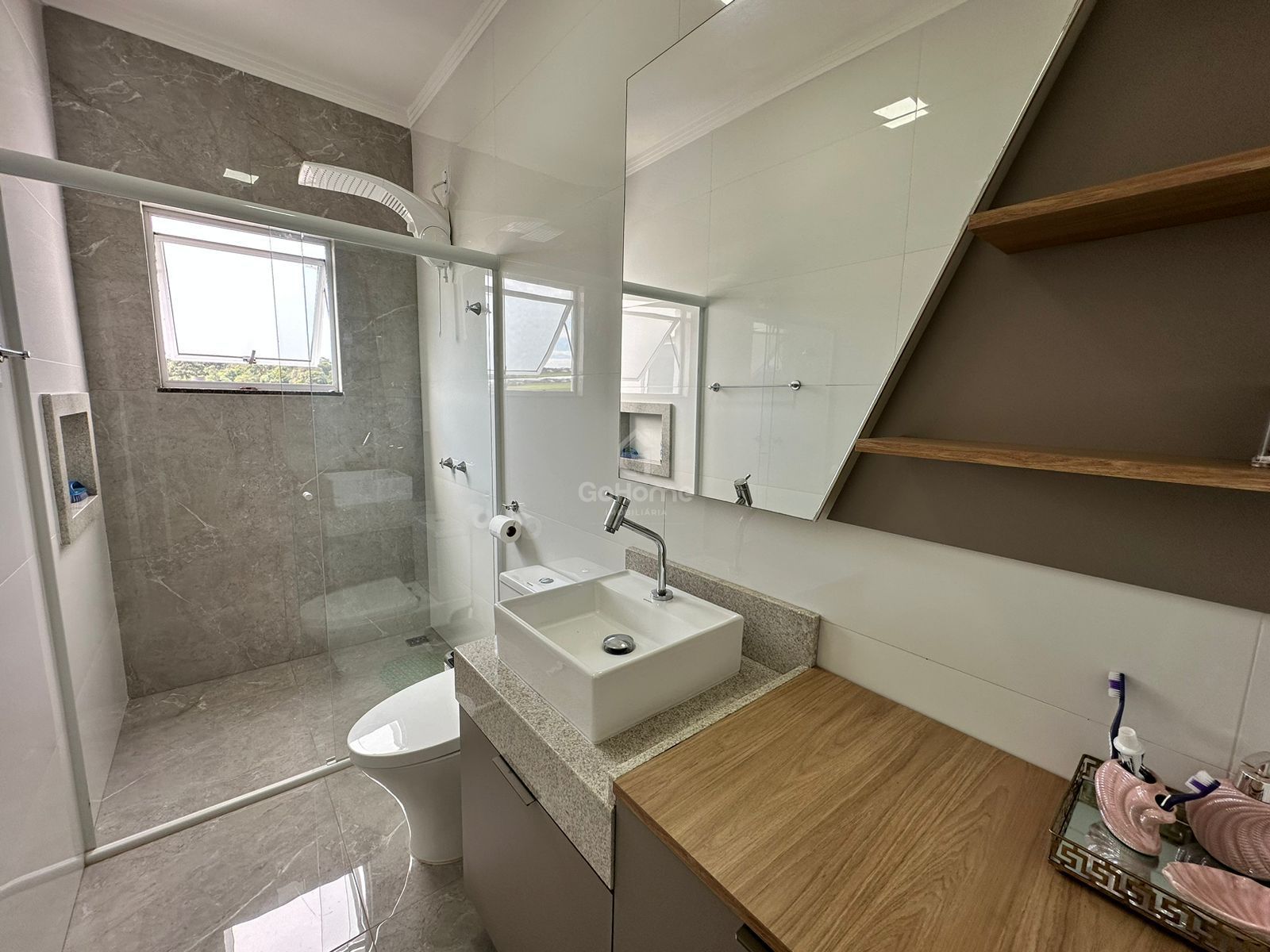Casa com piscina no Bairro Jardins Lunardi
