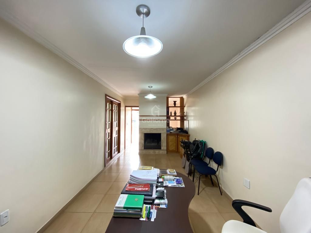 3603 – Casa no Centro de Chapecó: 3 Quartos com Suíte e 2 Vagas