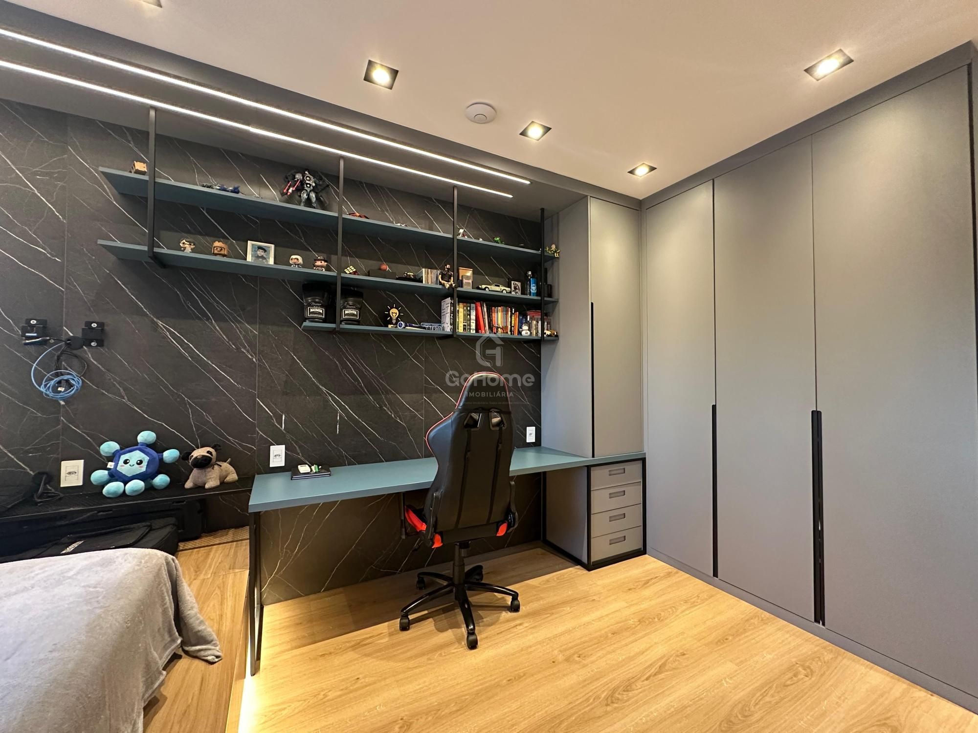 Apartamento Semimobiliado à Venda no Centro