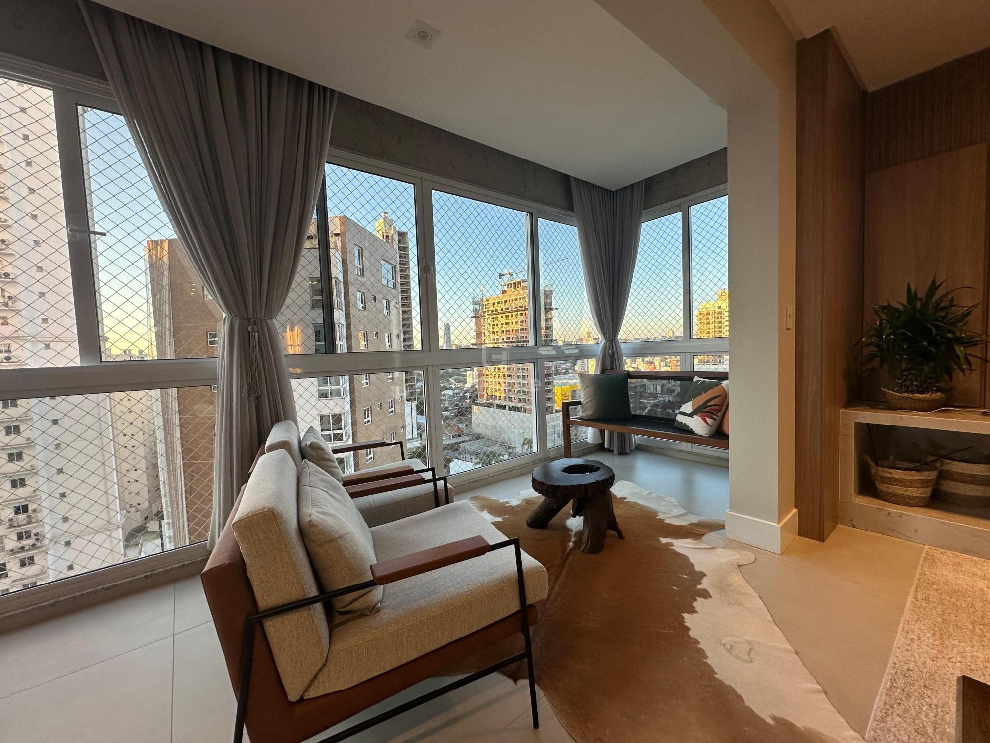 Apartamento Semimobiliado à Venda no Centro