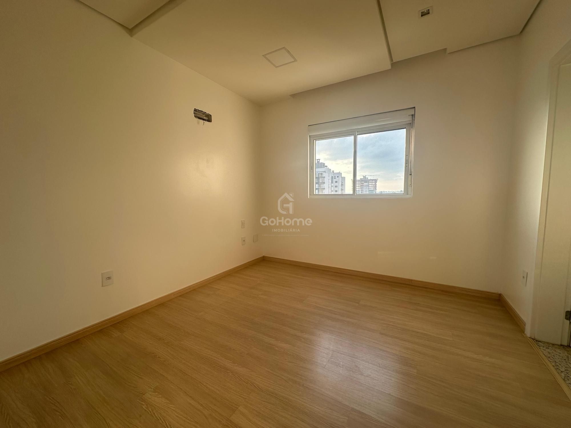 Apartamento Semimobiliado com 3 Suítes