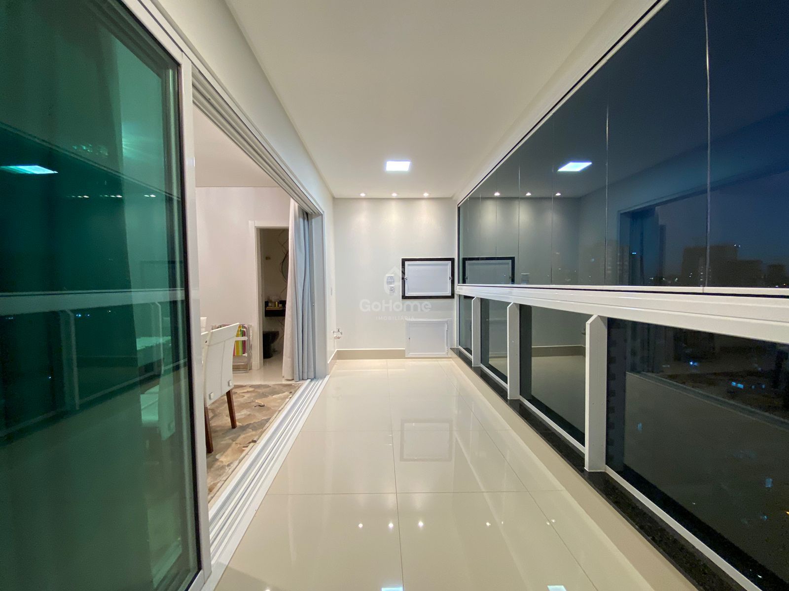 3343 – Apartamento semimobiliado 3 quartos 3 suítes 2 vagas Centro