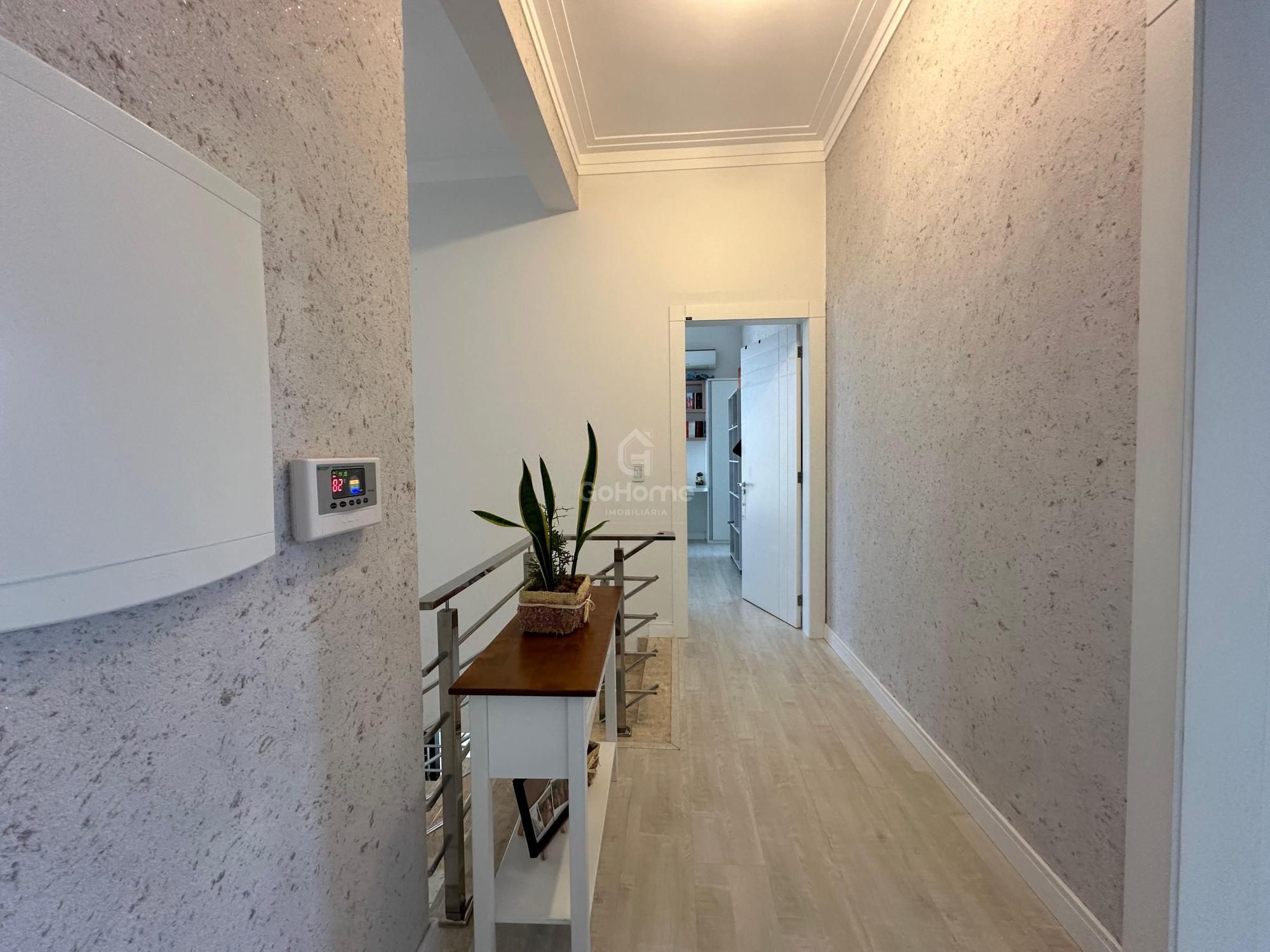 Casa Com 4 Dormitórios e Piscina