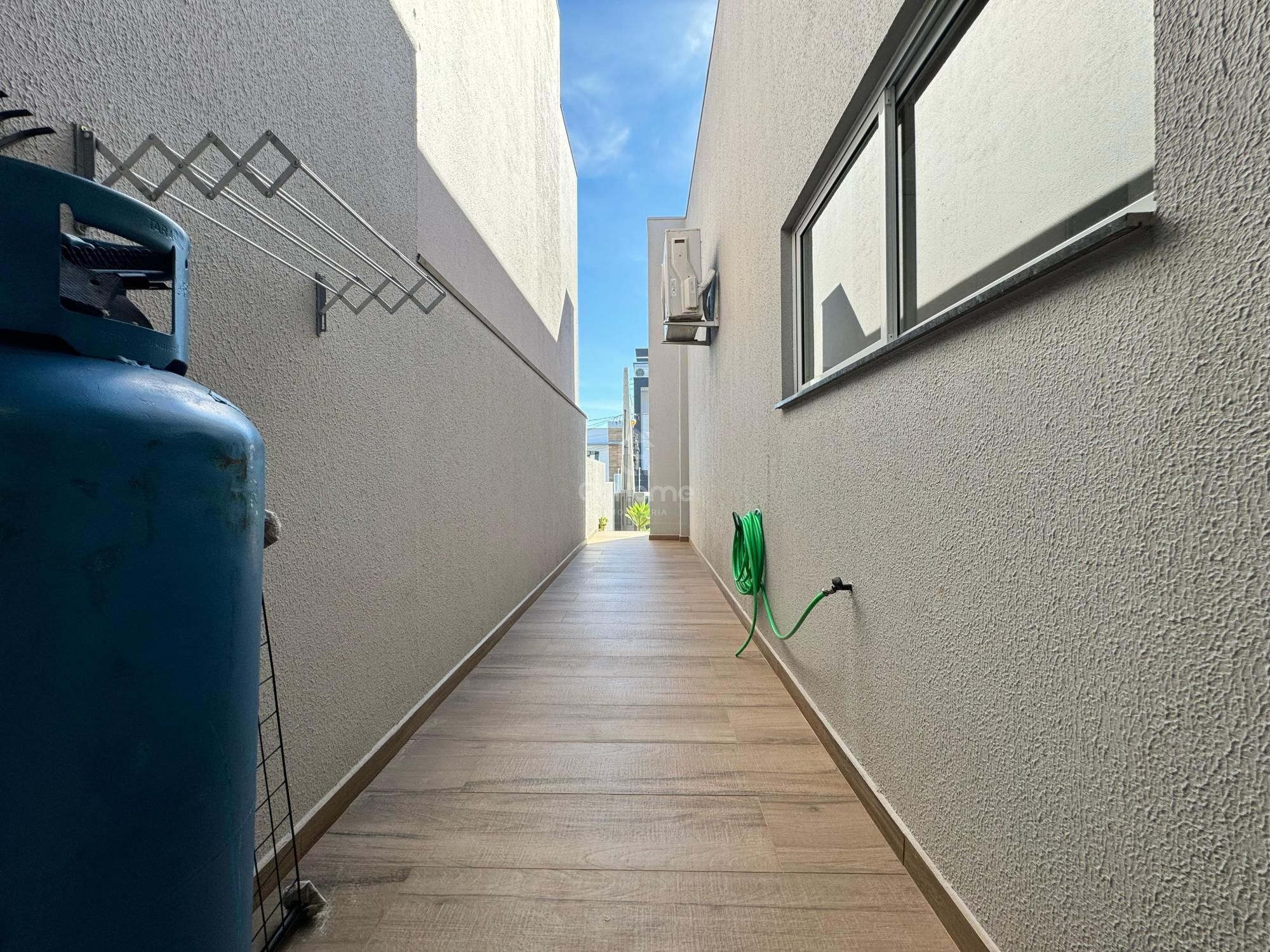 Casa semimobiliada no Paraíso com piscina, 2 suítes e closet
