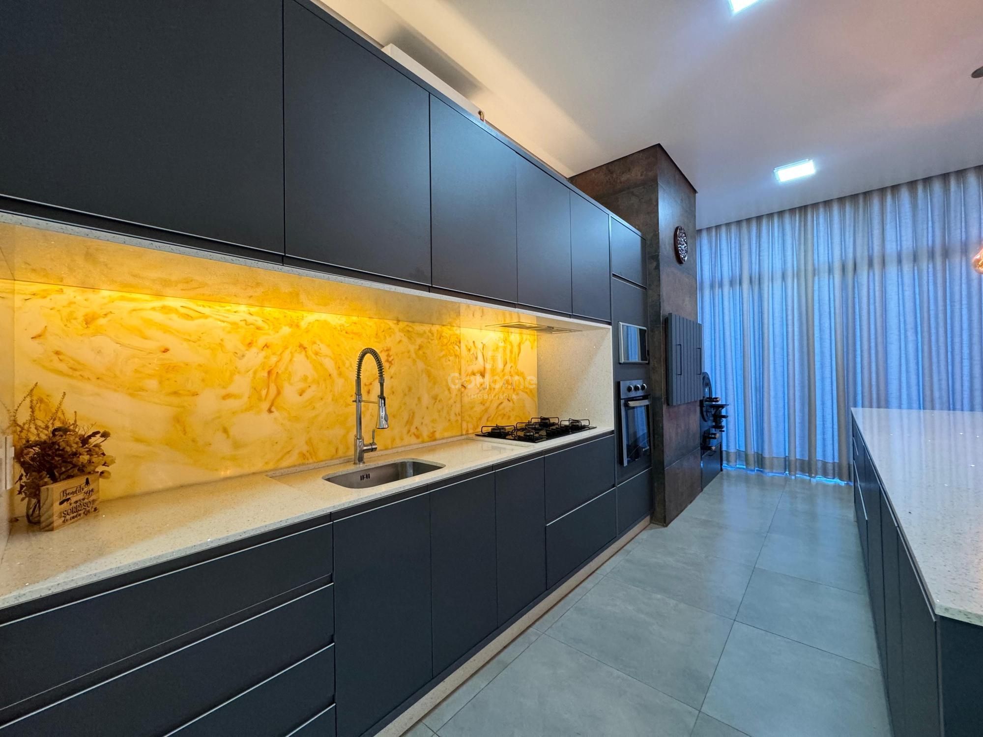 3801 – Casa semimobiliada com 2 Suítes, em Condomínio Fechado