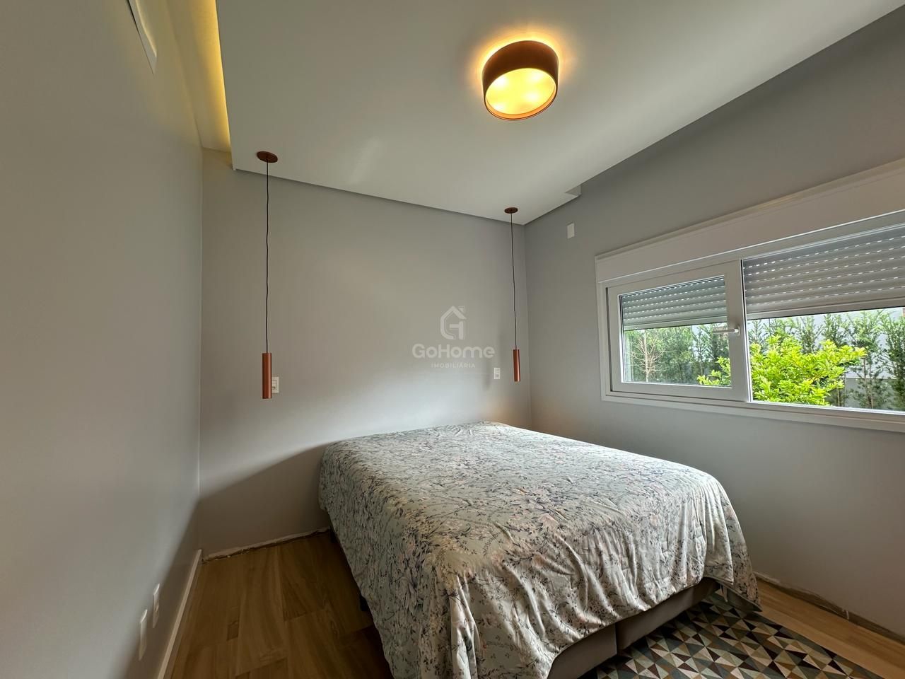 Linda casa em Condomínio Fechado