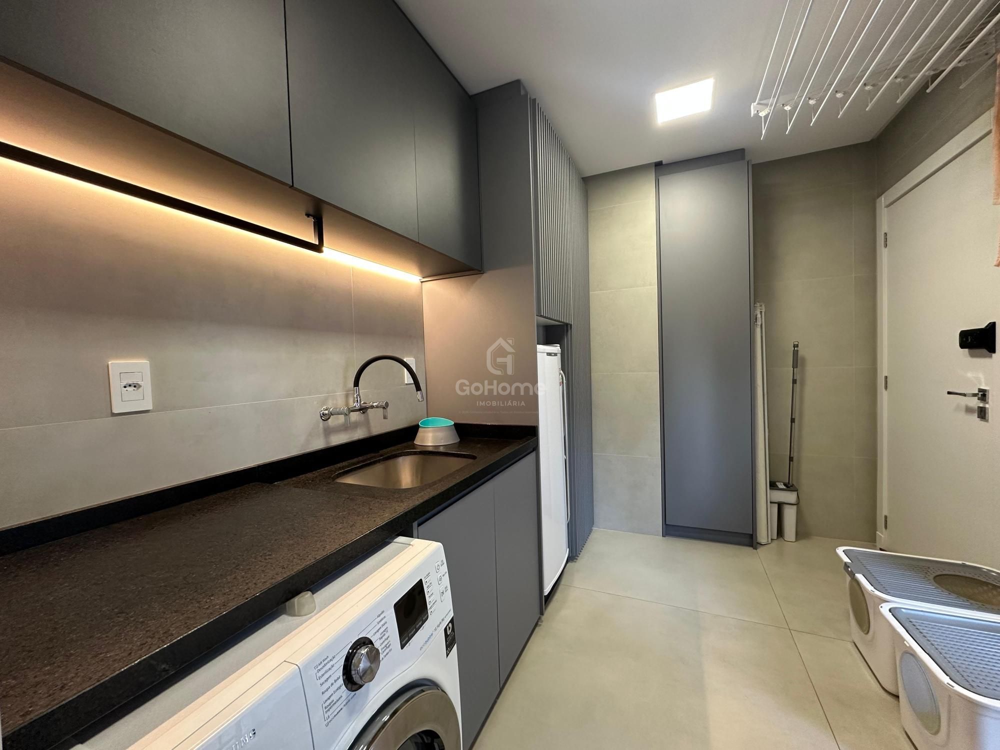 Apartamento Semimobiliado à Venda no Centro