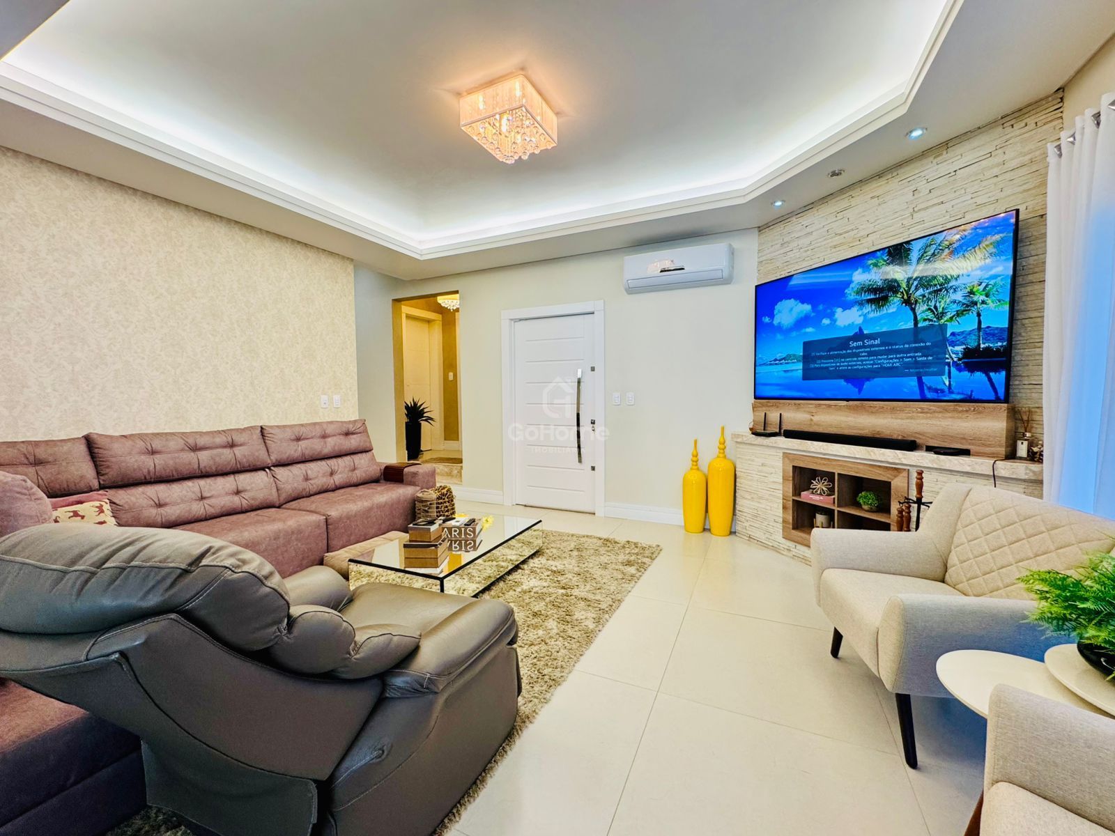 Casa em Condomínio Fechado Semimobiliada