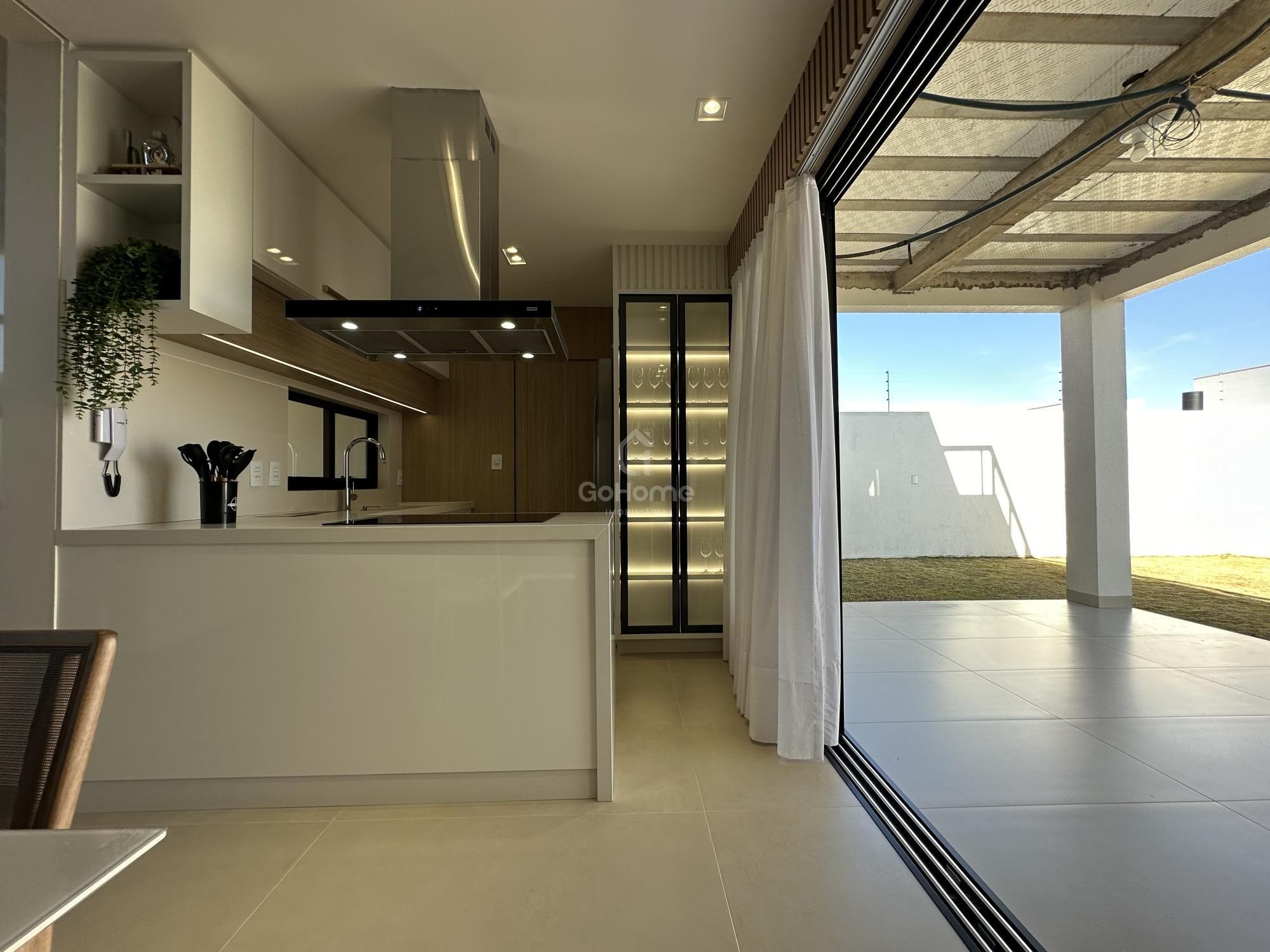 Casa semimobiliada - Alto Padrão