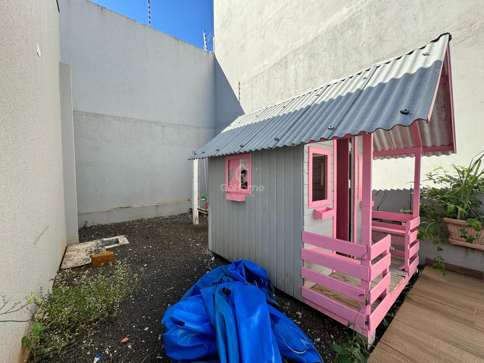 Casa semimobiliada no Paraíso com piscina, 2 suítes e closet