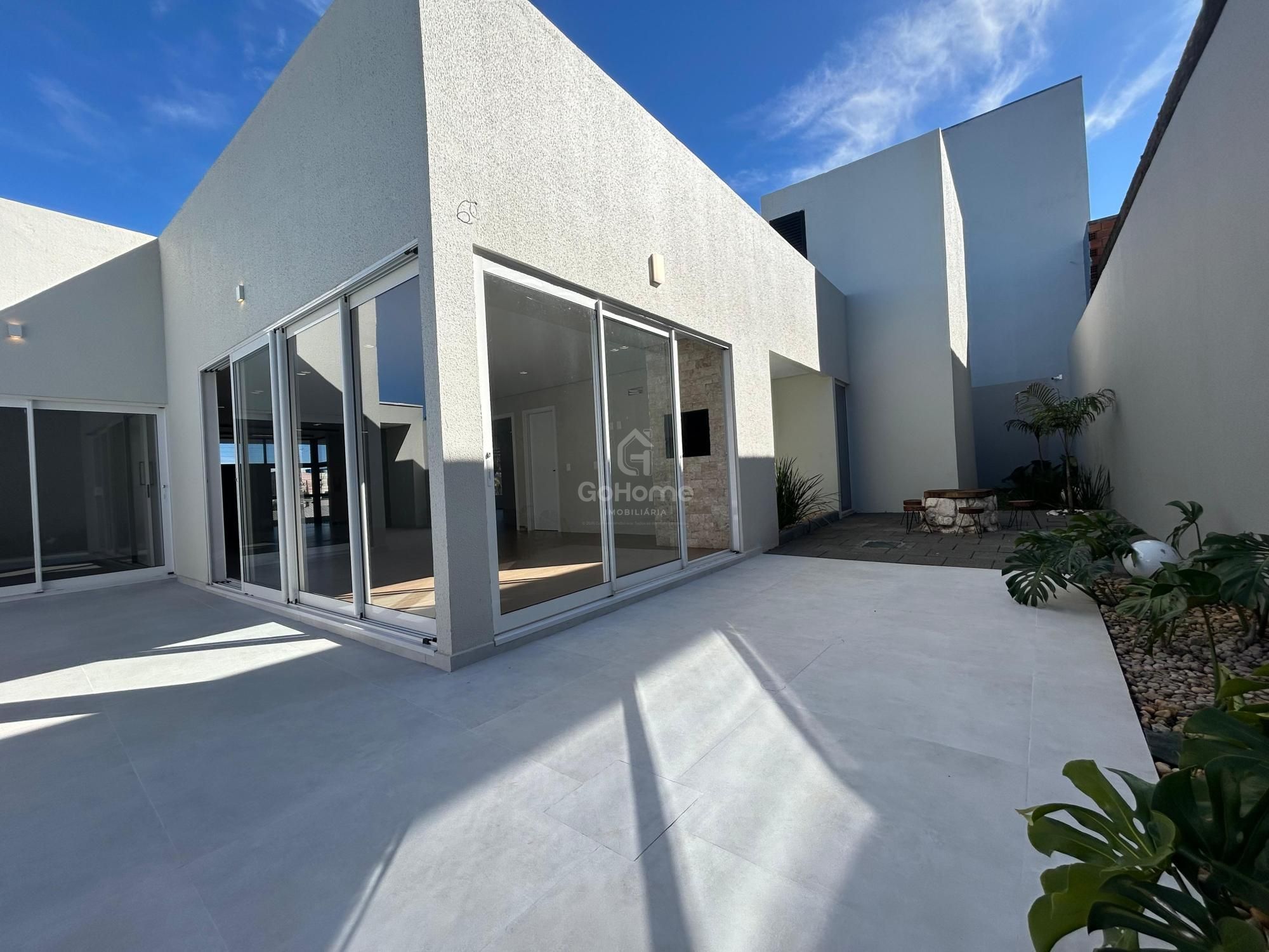 Casa Nova à venda com piscina