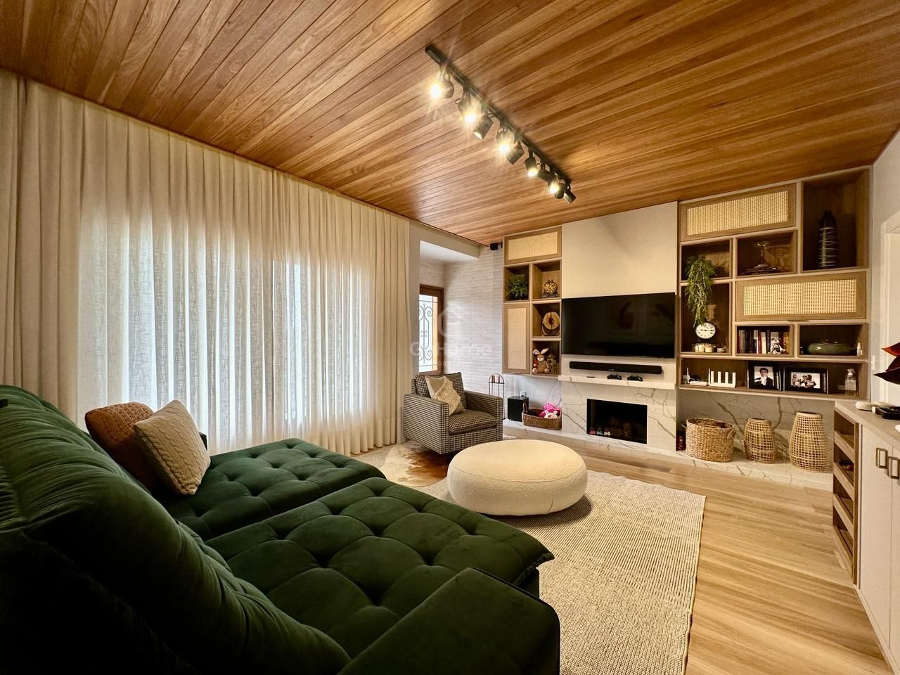 Linda casa em Condomínio Fechado