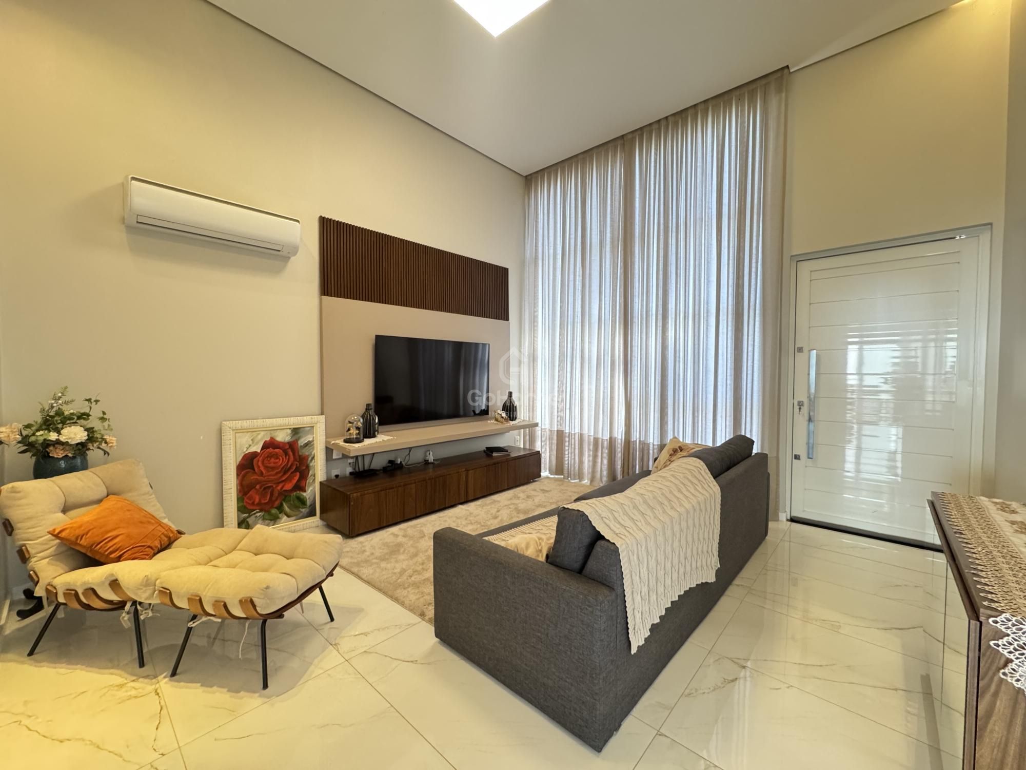 Casa semimobiliada no Paraíso com piscina, 2 suítes e closet