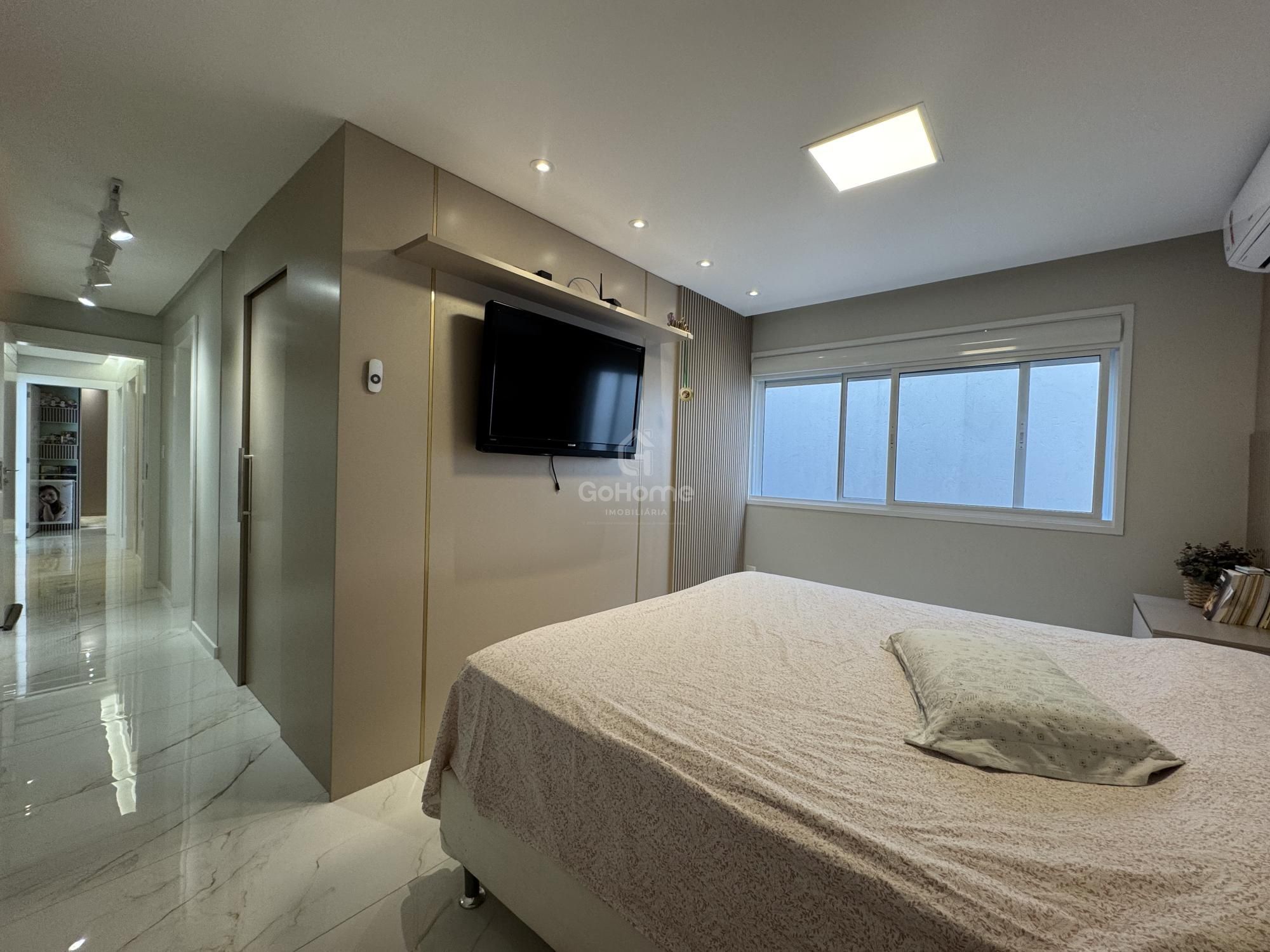 Casa semimobiliada no Paraíso com piscina, 2 suítes e closet