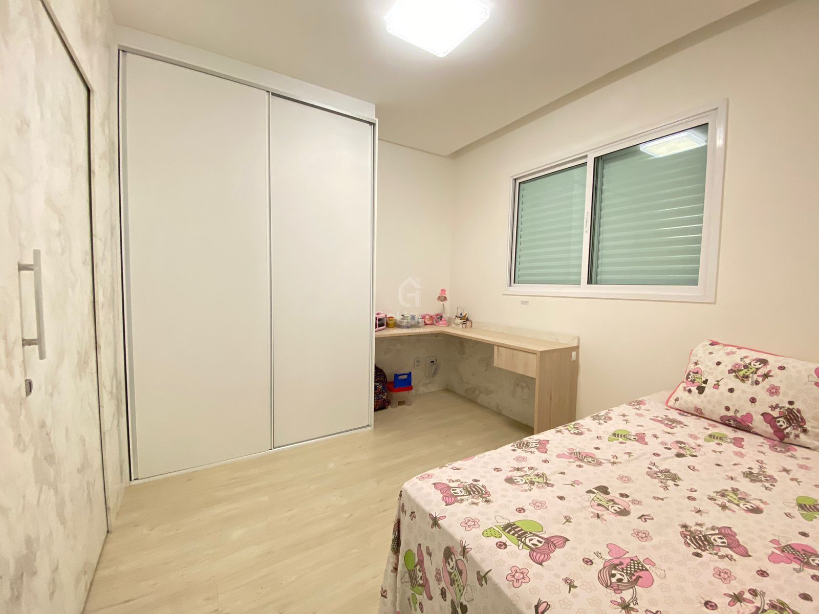 3343 – Apartamento semimobiliado 3 quartos 3 suítes 2 vagas Centro