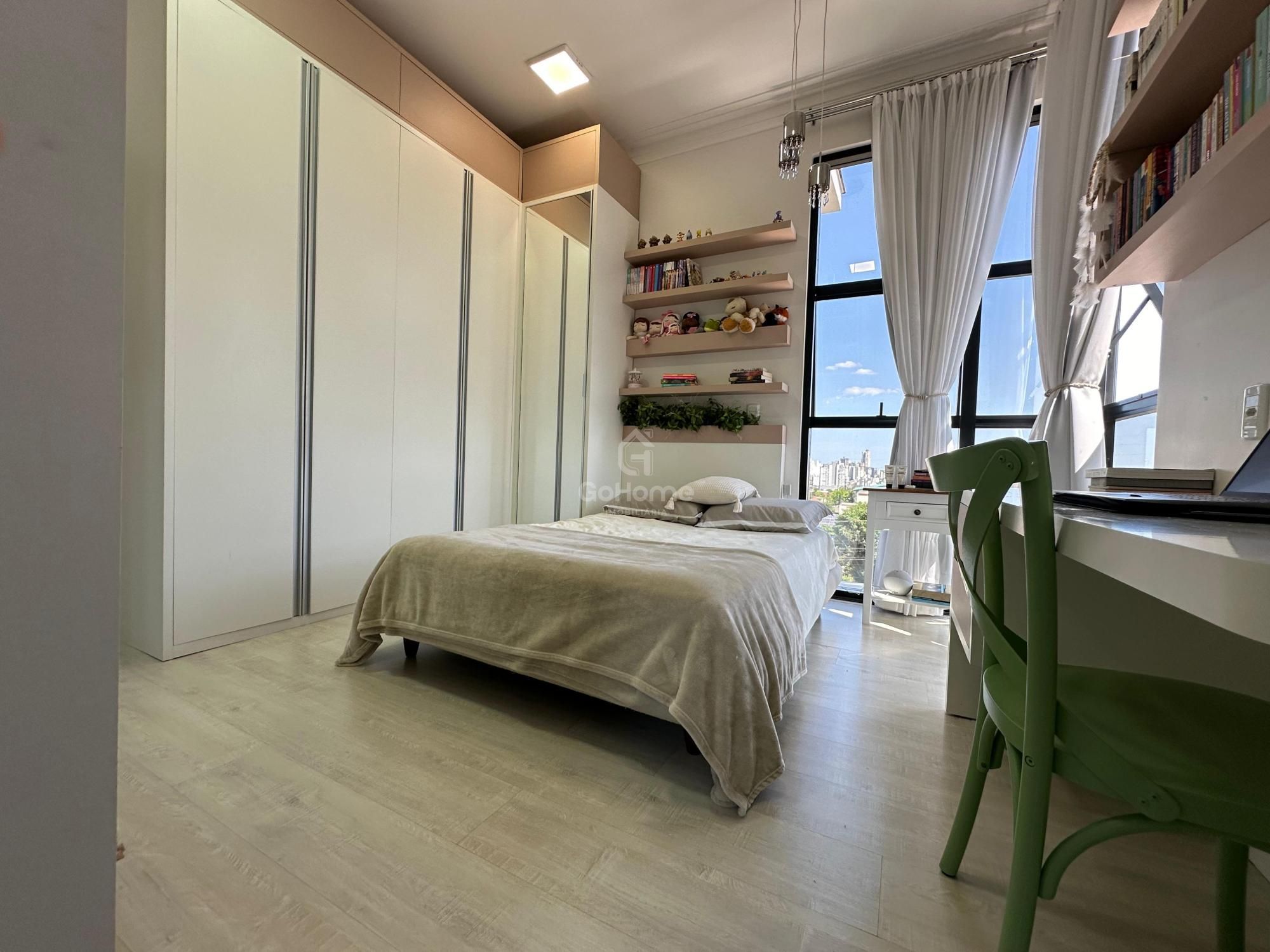 Casa Com 4 Dormitórios e Piscina