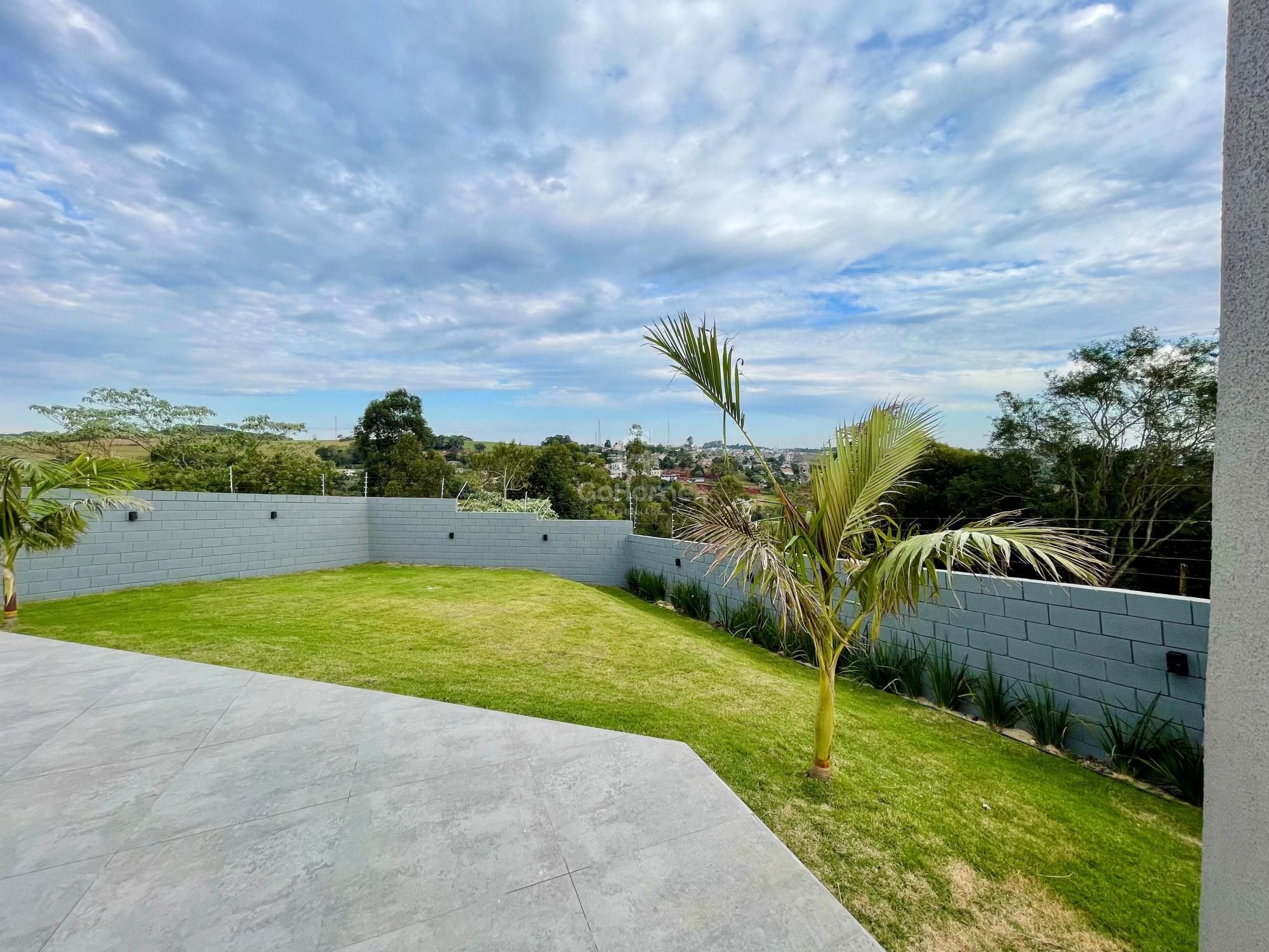 Belíssima Casa com Duas Suítes e Piscina