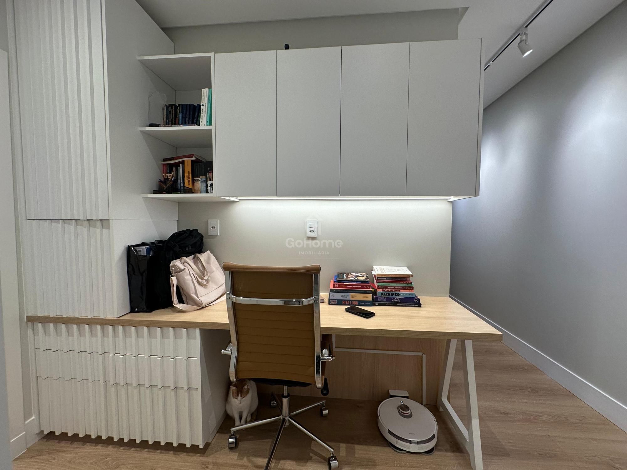 Apartamento Semimobiliado à Venda no Centro