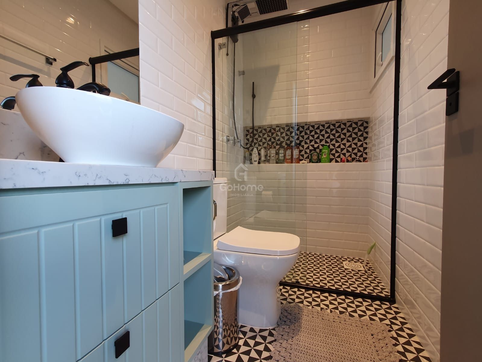 3827 – Casa semimobiliada com piscina e área gourmet no Bouganville Residence