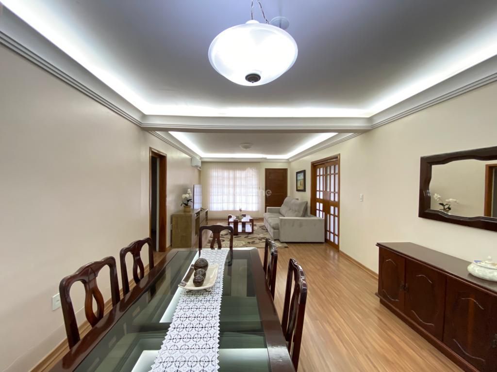 3603 – Casa no Centro de Chapecó: 3 Quartos com Suíte e 2 Vagas