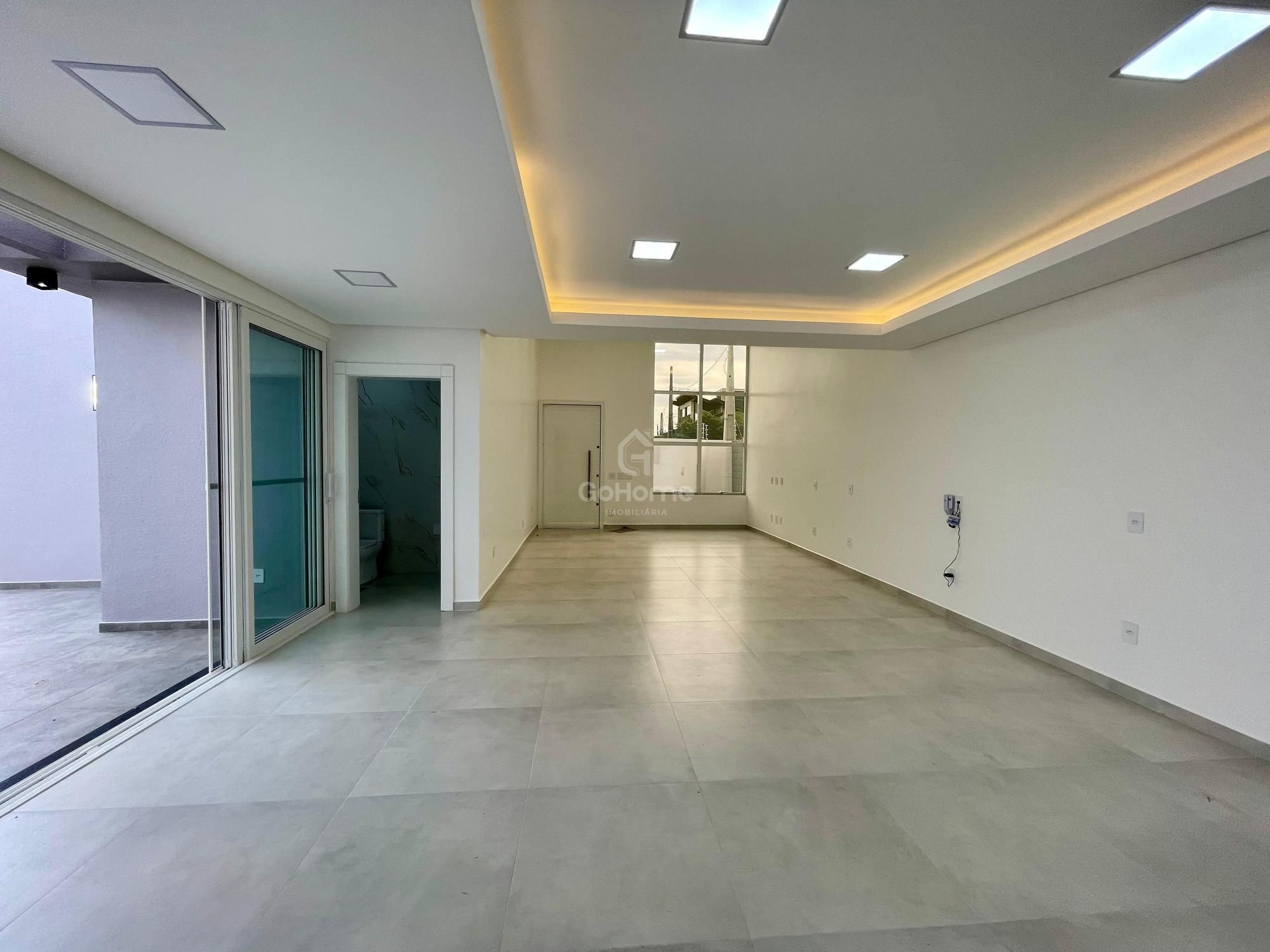 Belíssima Casa com Duas Suítes e Piscina