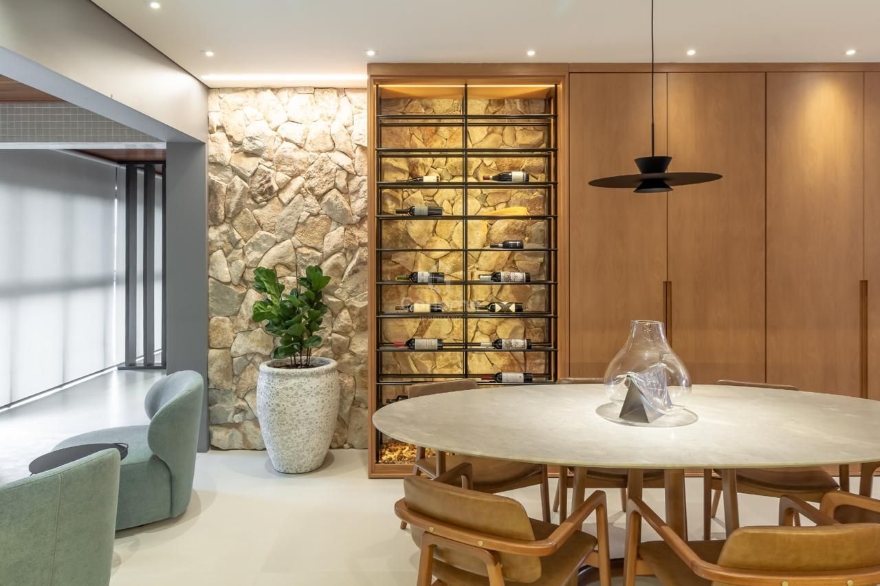 Apartamento três suítes mobiliado