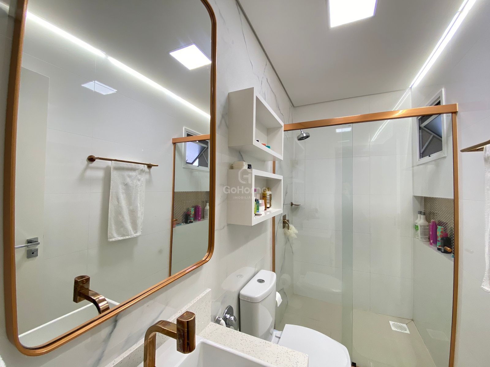 3343 – Apartamento semimobiliado 3 quartos 3 suítes 2 vagas Centro