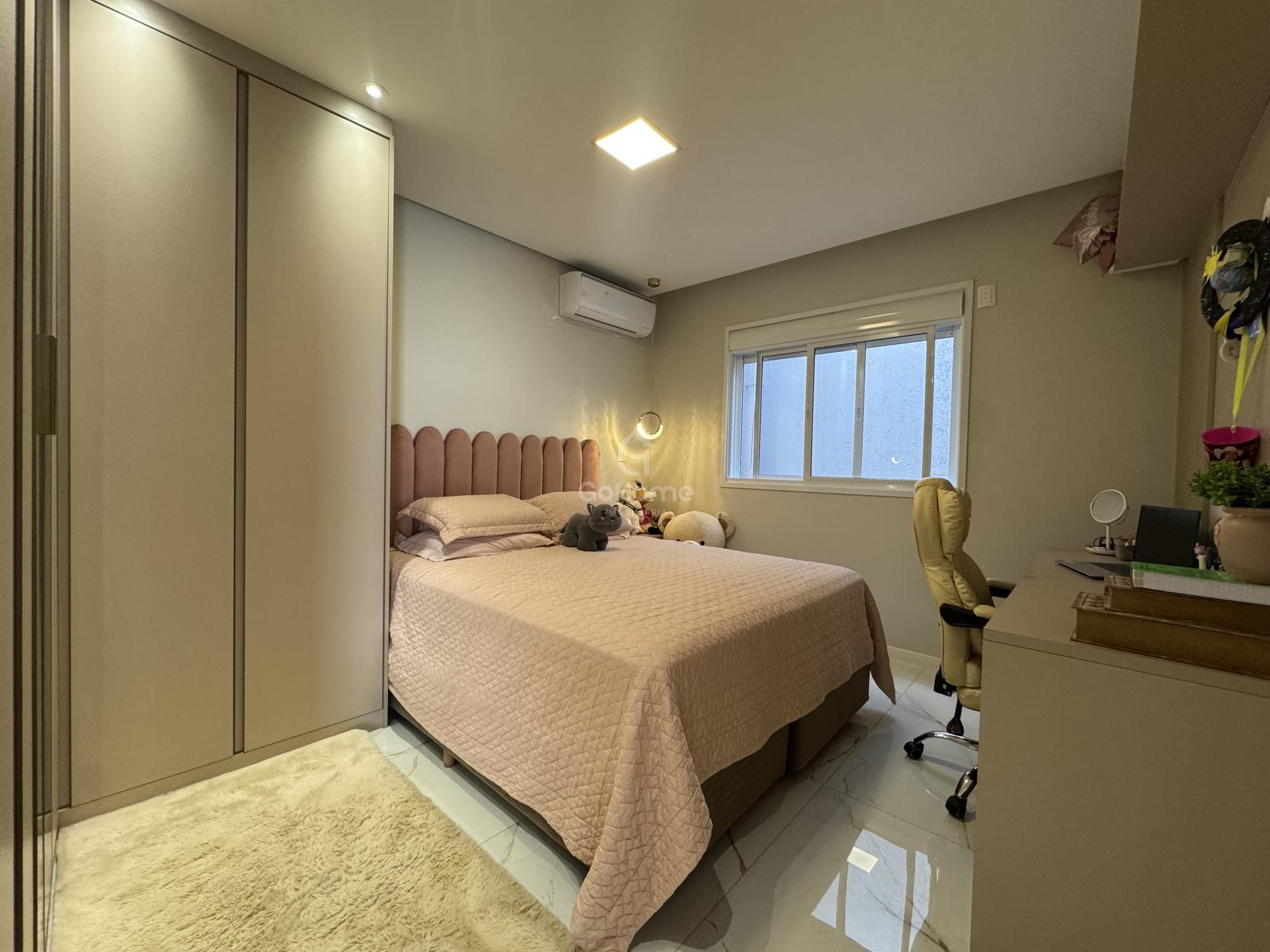 Casa semimobiliada no Paraíso com piscina, 2 suítes e closet