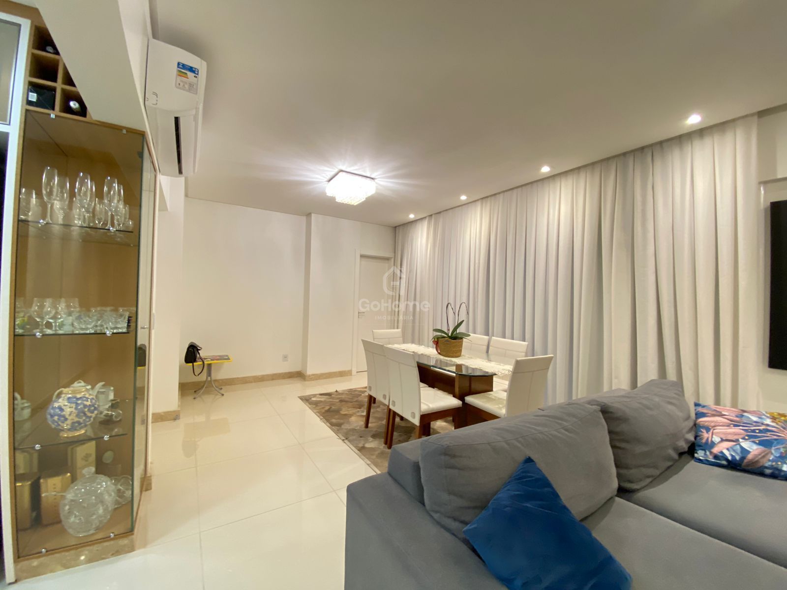 3343 – Apartamento semimobiliado 3 quartos 3 suítes 2 vagas Centro