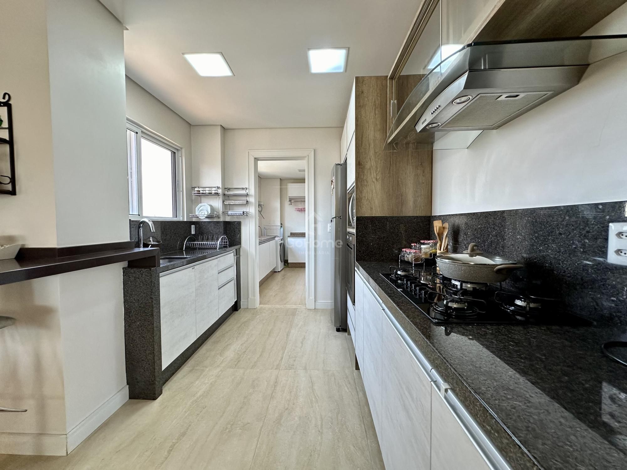 Apartamento mobiliado com 3 suítes