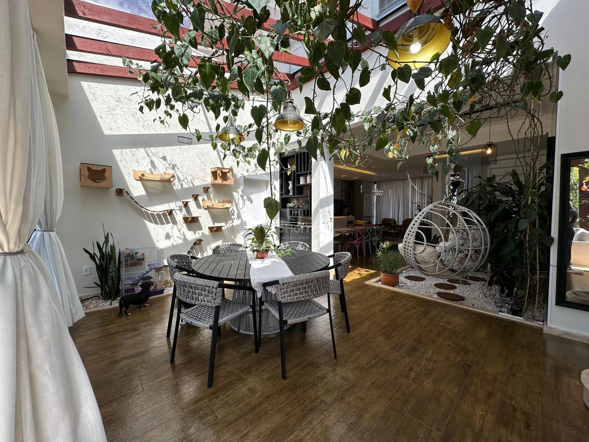 Casa Com 4 Dormitórios e Piscina