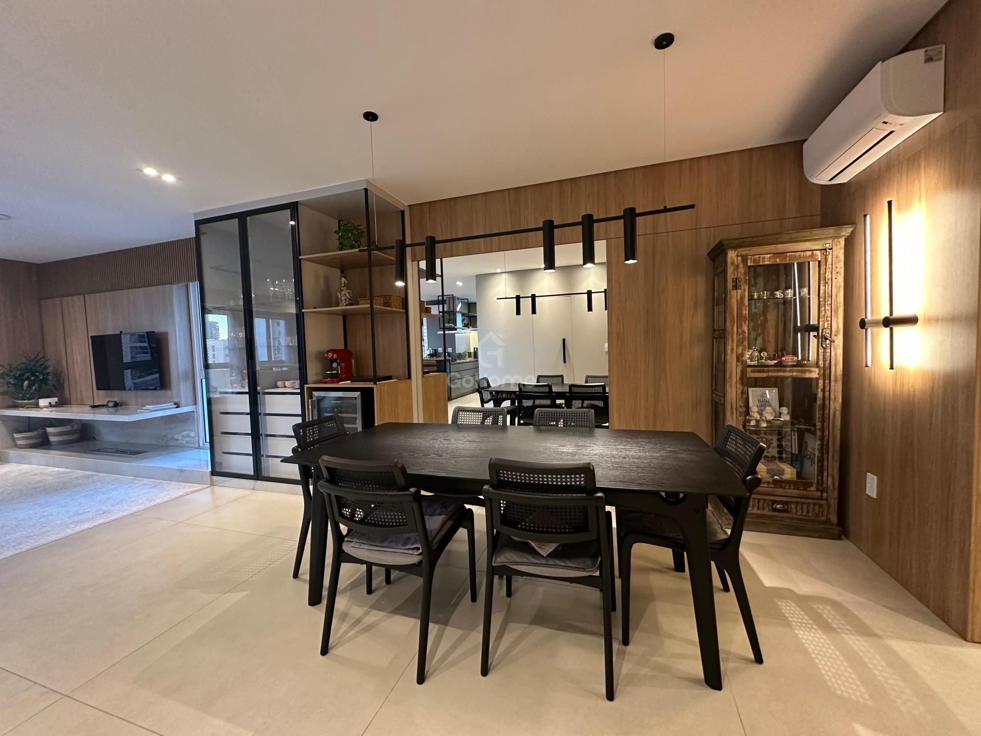 Apartamento Semimobiliado à Venda no Centro
