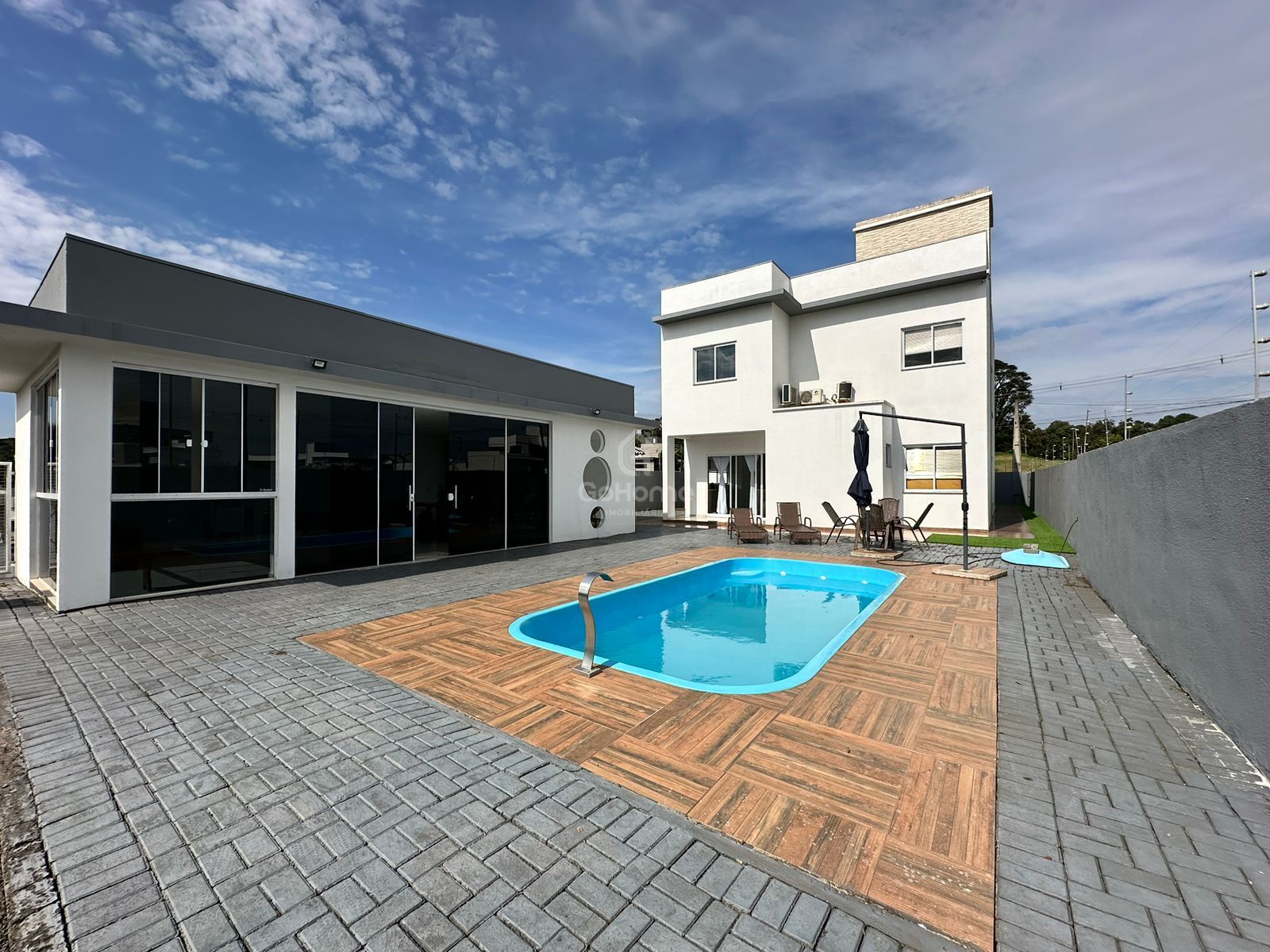 Casa com piscina no Bairro Jardins Lunardi