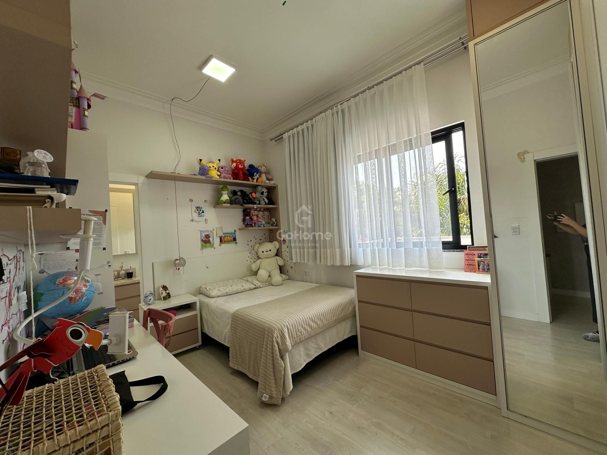 Casa Com 4 Dormitórios e Piscina