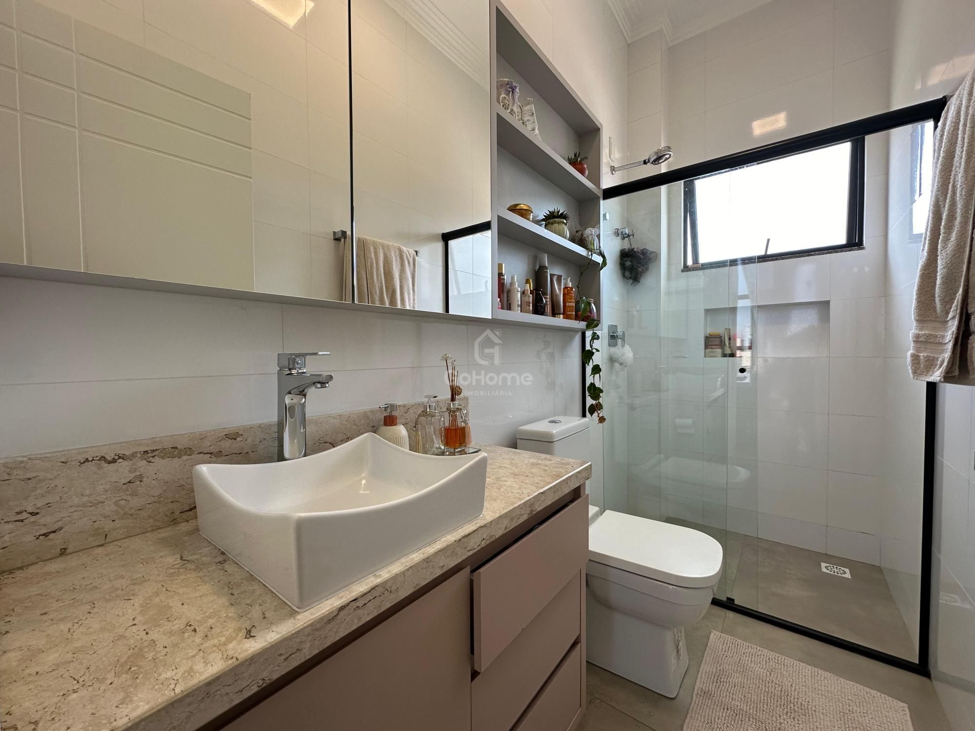 Casa Com 4 Dormitórios e Piscina
