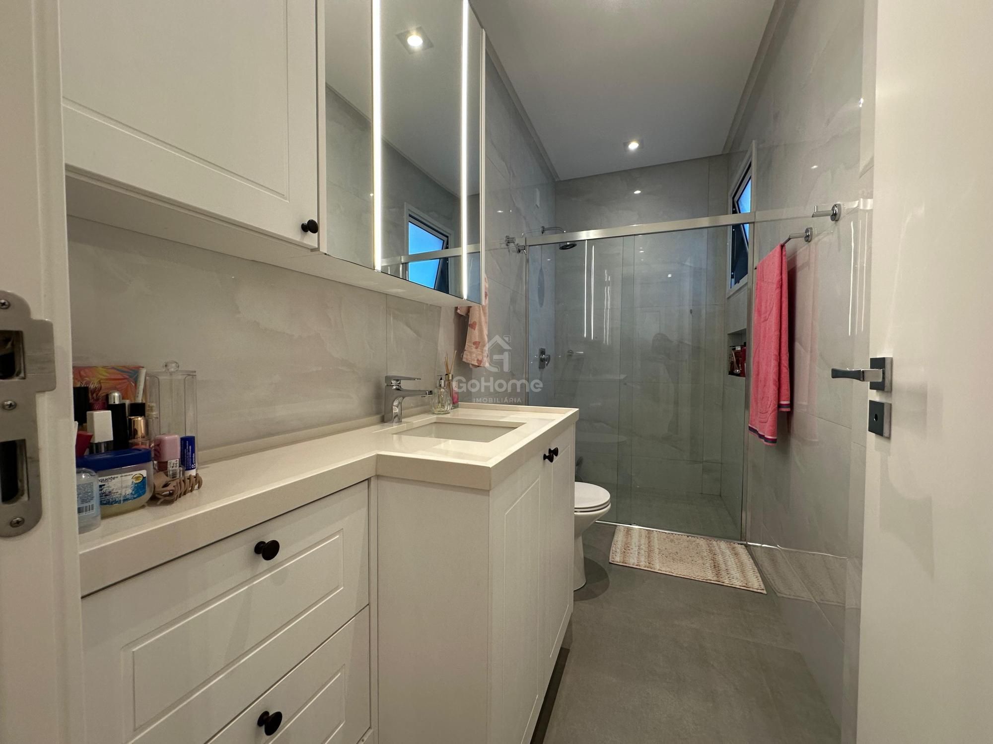 Apartamento Semimobiliado à Venda no Centro