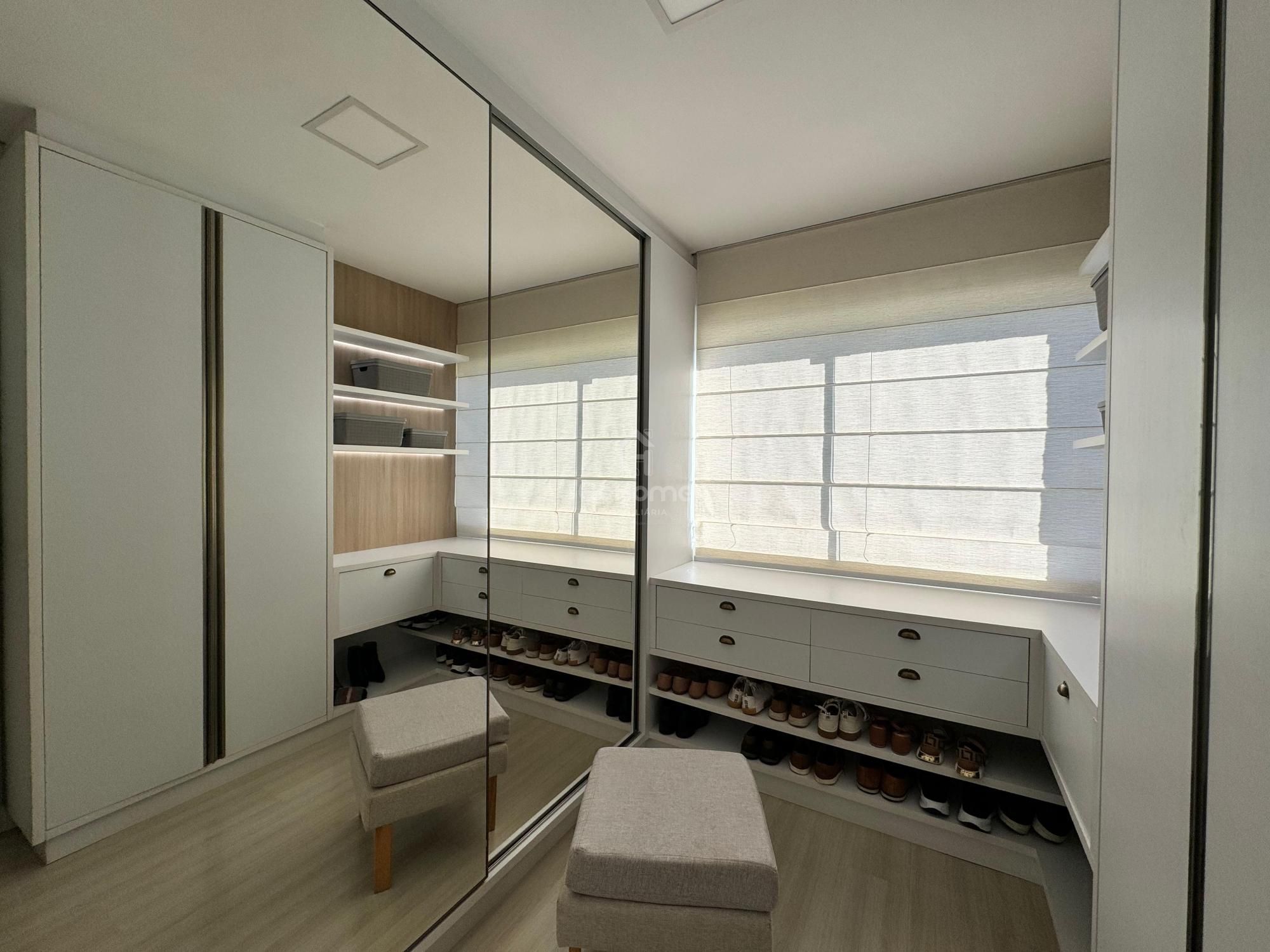 3801 – Casa semimobiliada com 2 Suítes, em Condomínio Fechado